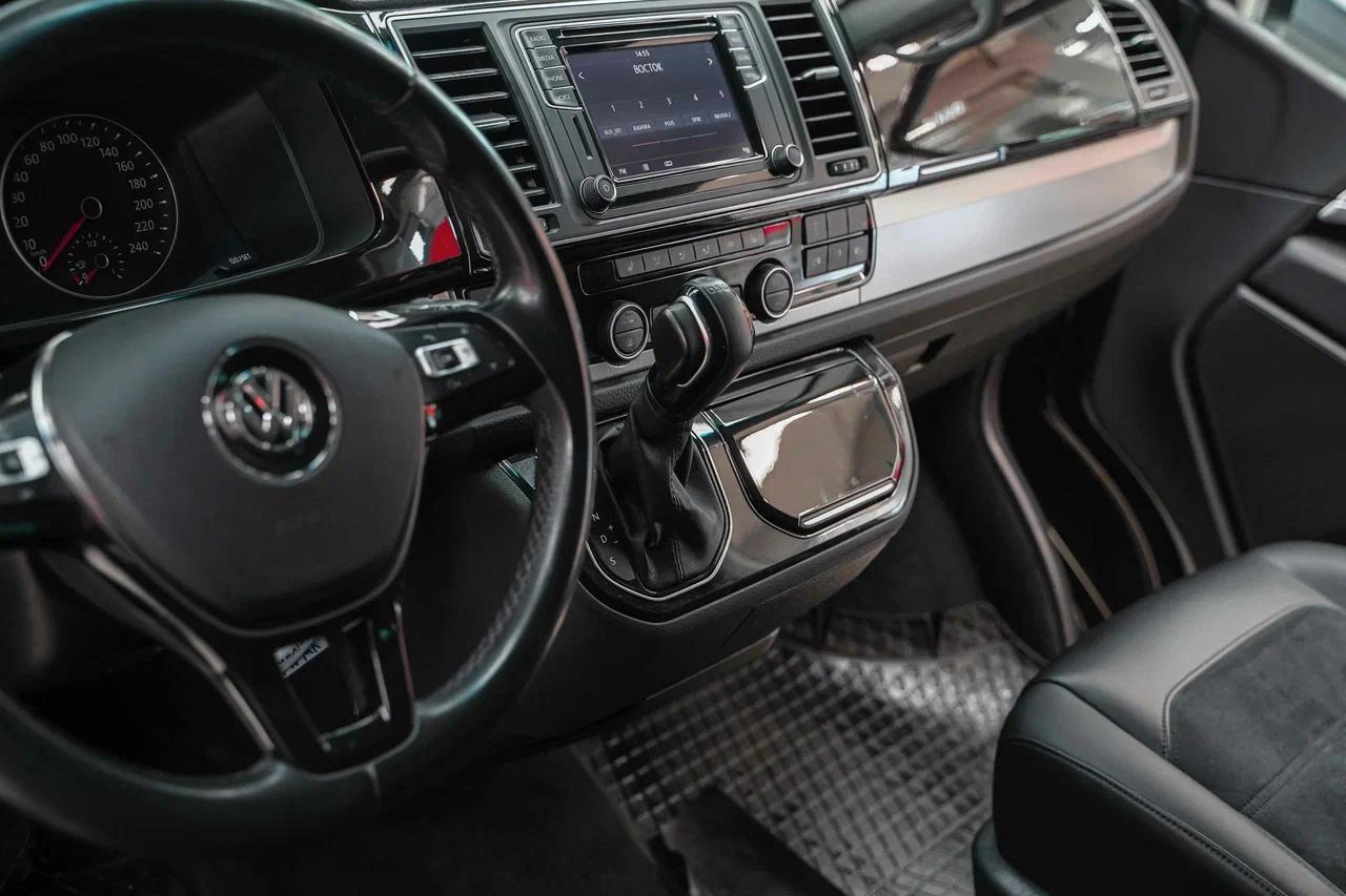 Volkswagen Multivan 2017, коричневый, ДЦ Орехово