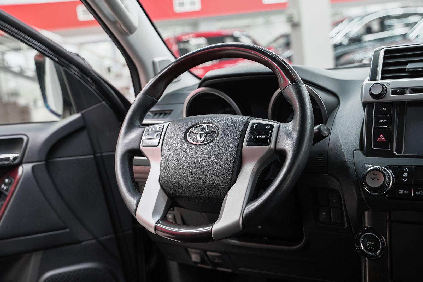 Toyota Land Cruiser Prado 2014, черный, ДЦ Орехово
