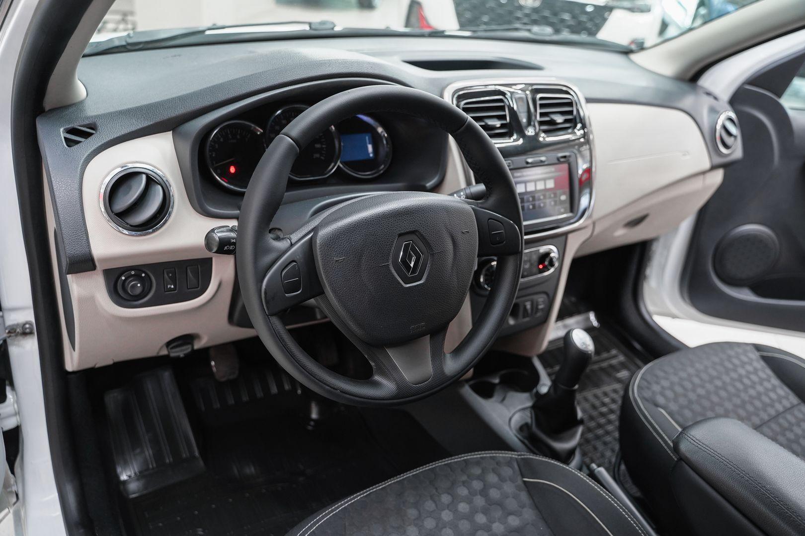 Renault Logan 2014, белый, ДЦ Орехово