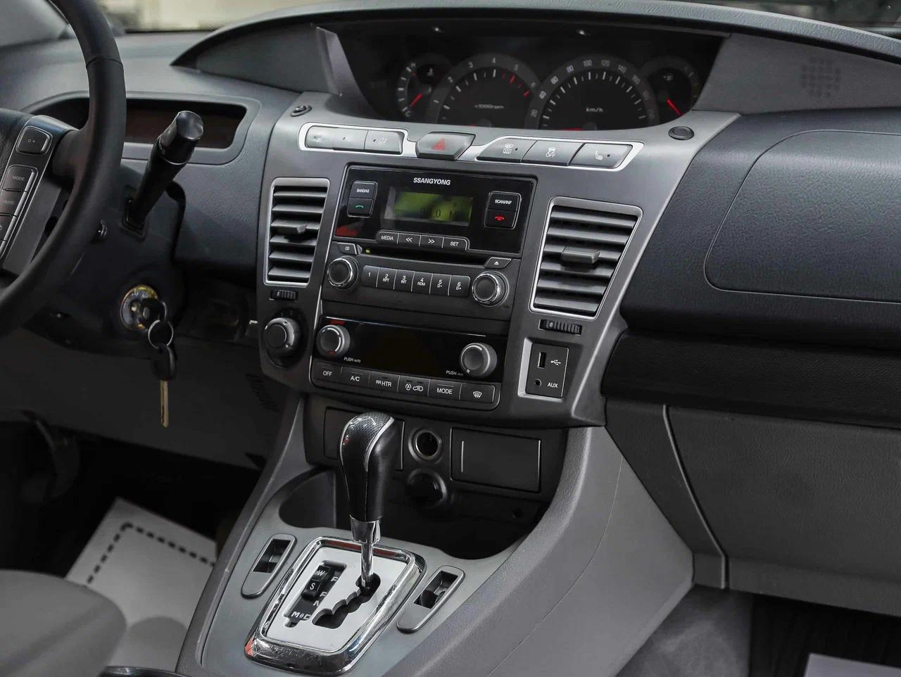SsangYong Stavic 2013, серый, ДЦ Орехово