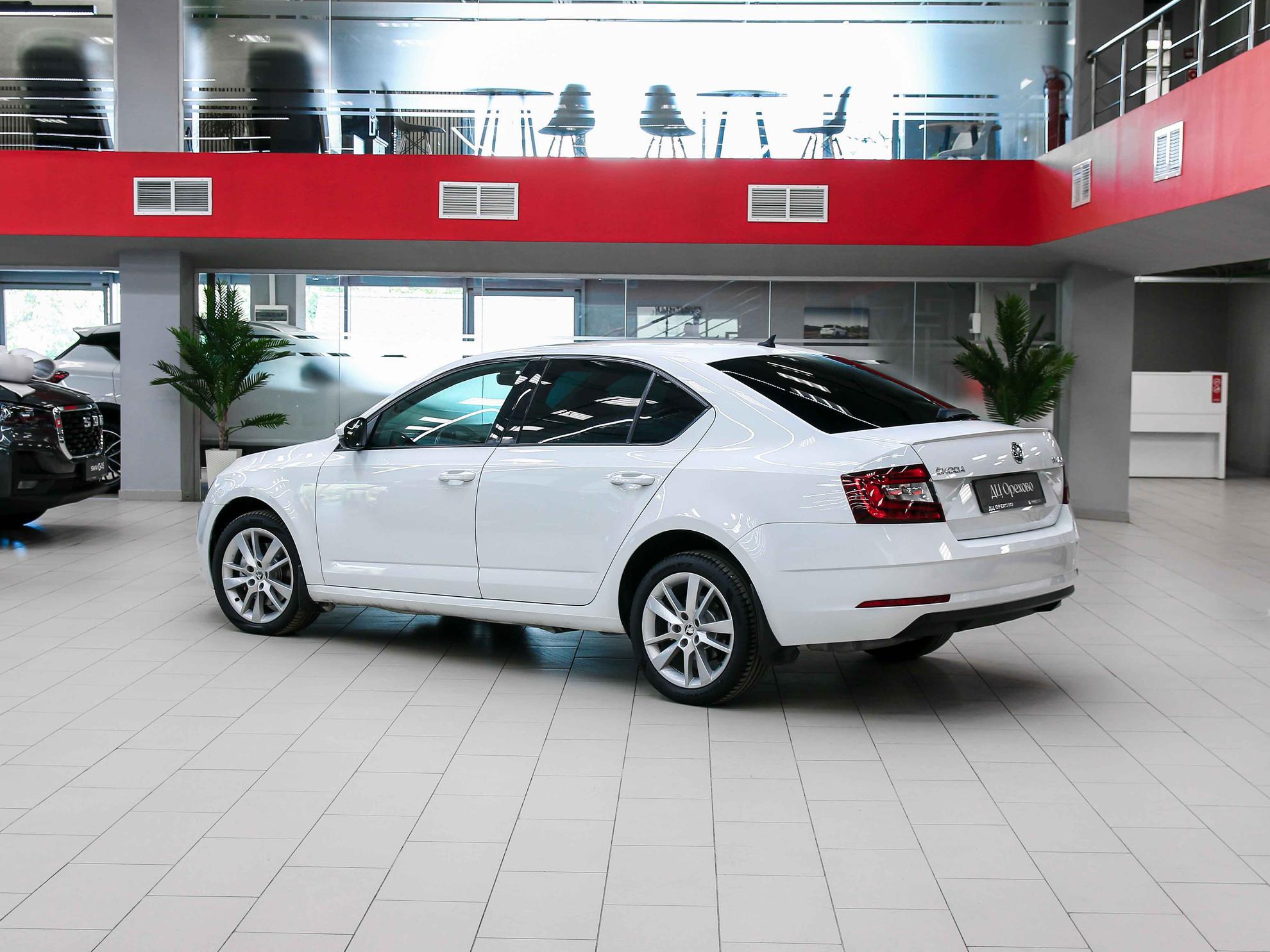 Skoda Octavia 2018, белый, ДЦ Орехово