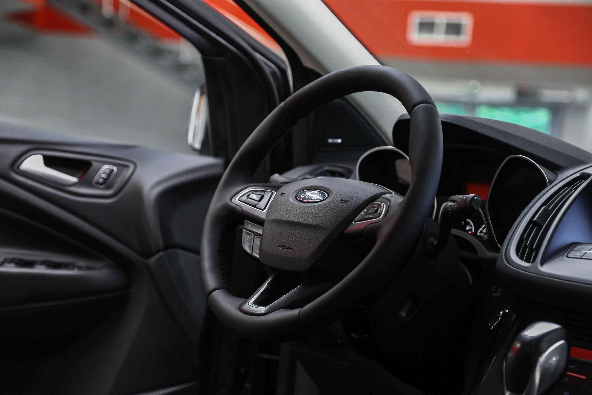 Ford Kuga 2016, серый, ДЦ Орехово