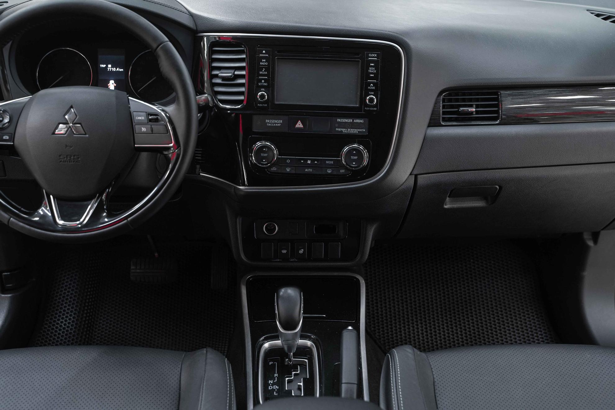 Mitsubishi Outlander 2017, черный, ДЦ Орехово