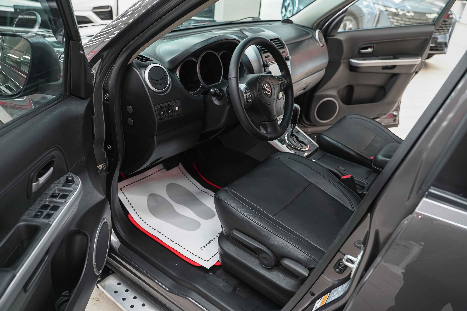 Suzuki Grand Vitara 2013, серый, ДЦ Орехово
