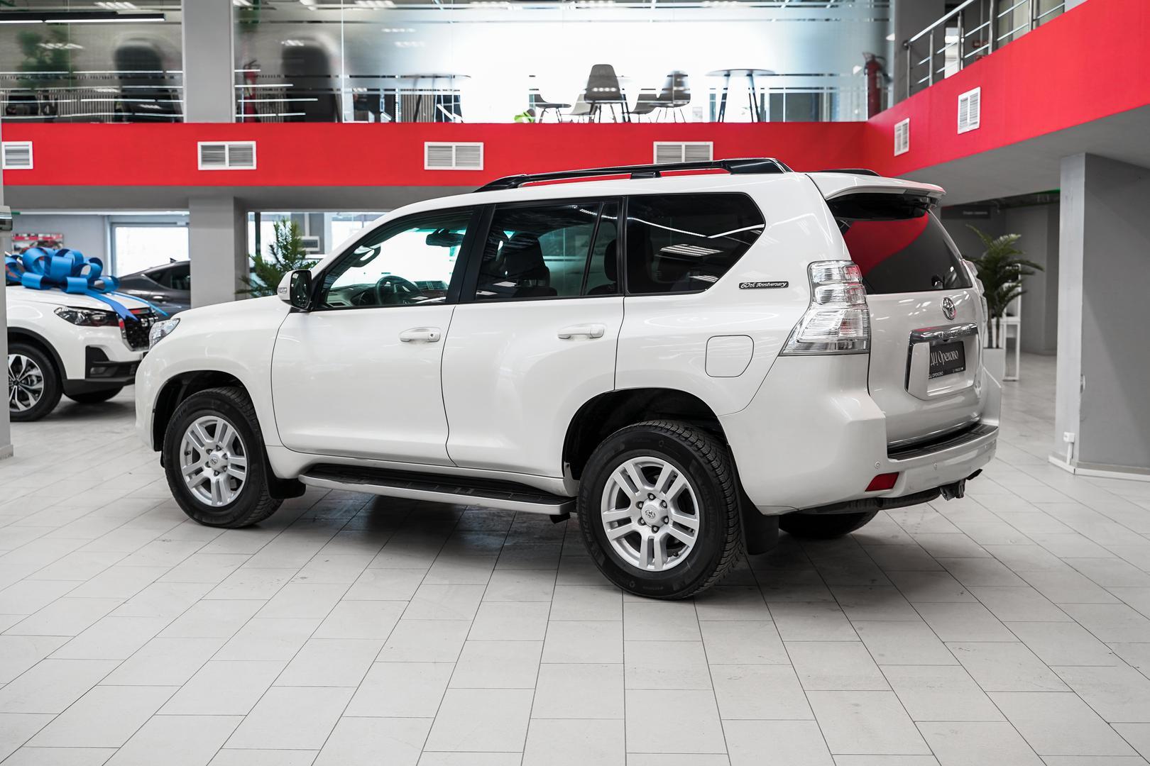 Toyota Land Cruiser Prado 2012, белый, ДЦ Орехово