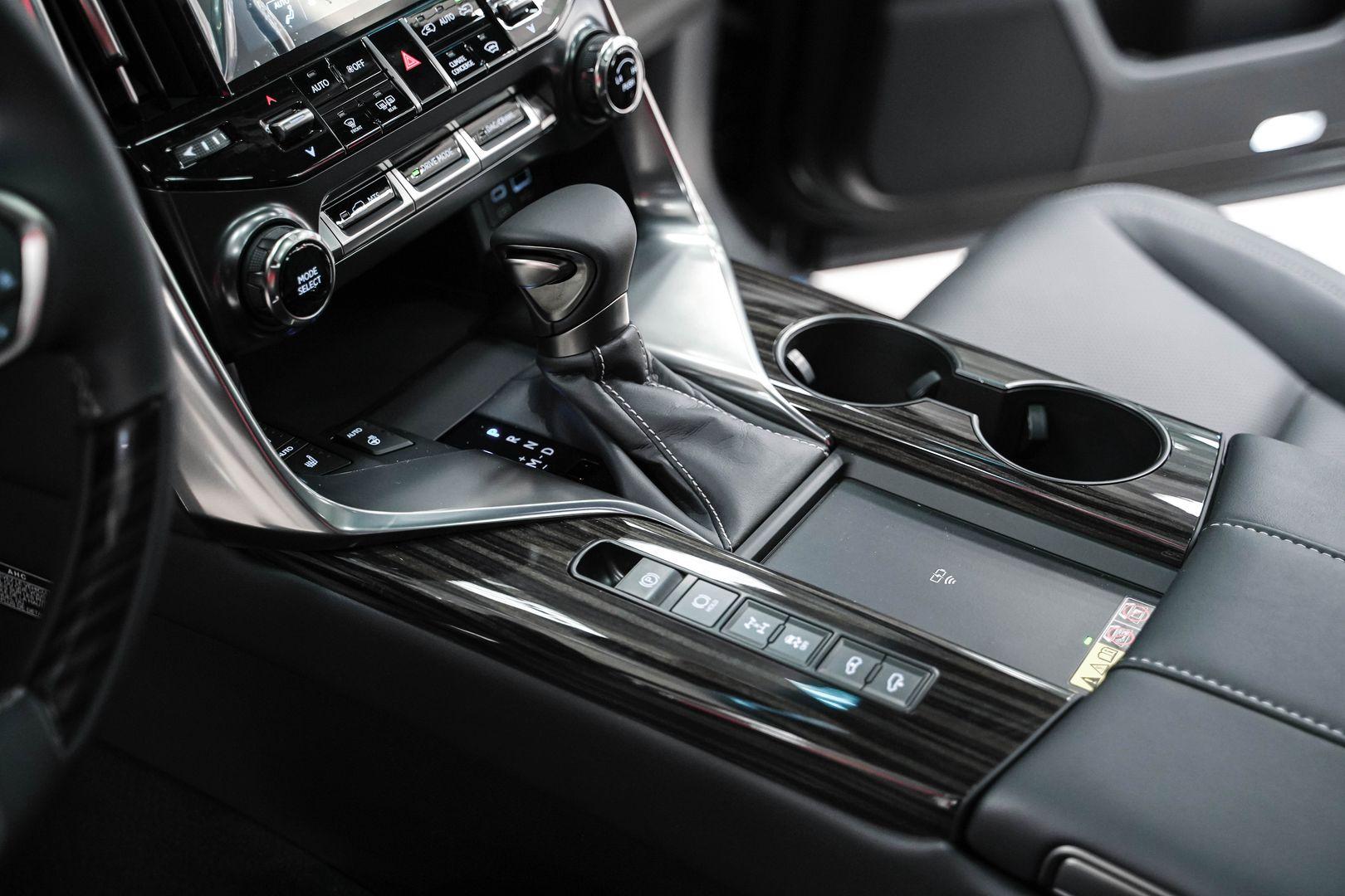 Lexus LX 2024, черный, ДЦ Орехово
