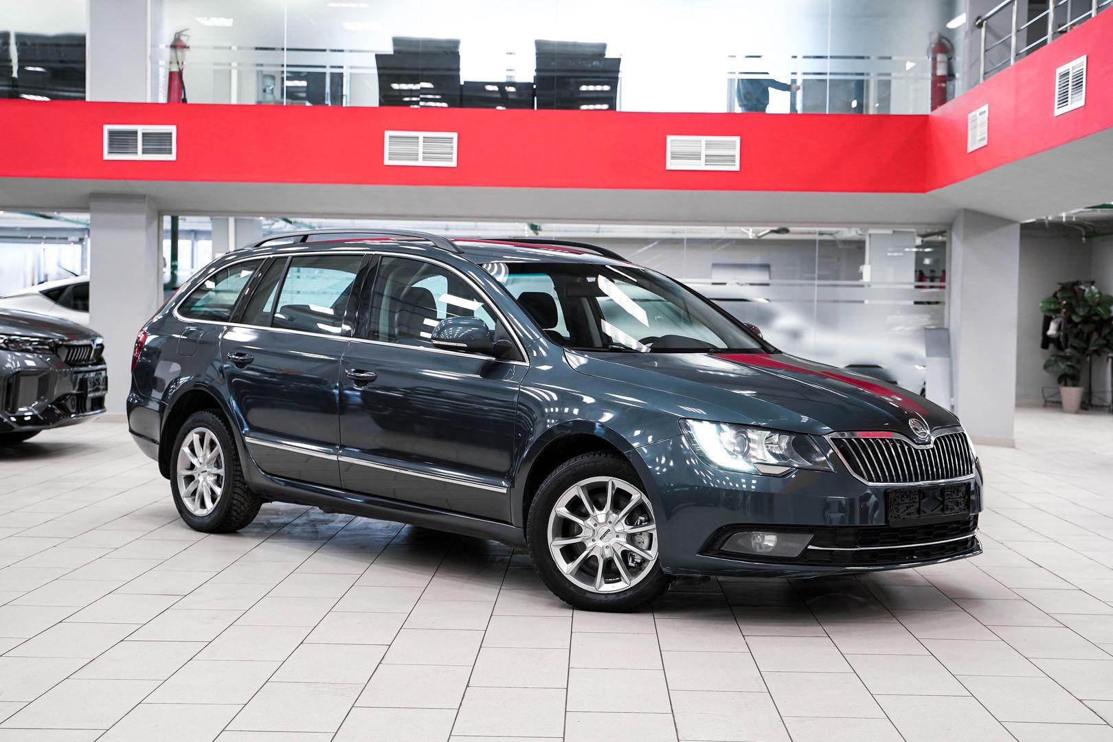 Skoda Superb 2013, серый, ДЦ Орехово