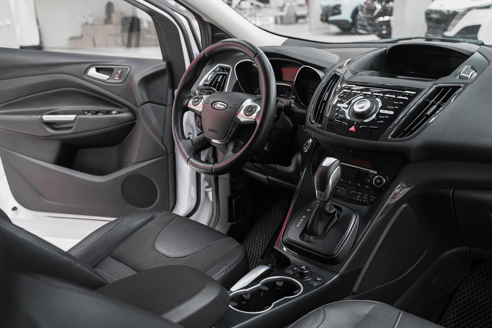 Ford Kuga 2013, белый, ДЦ Орехово