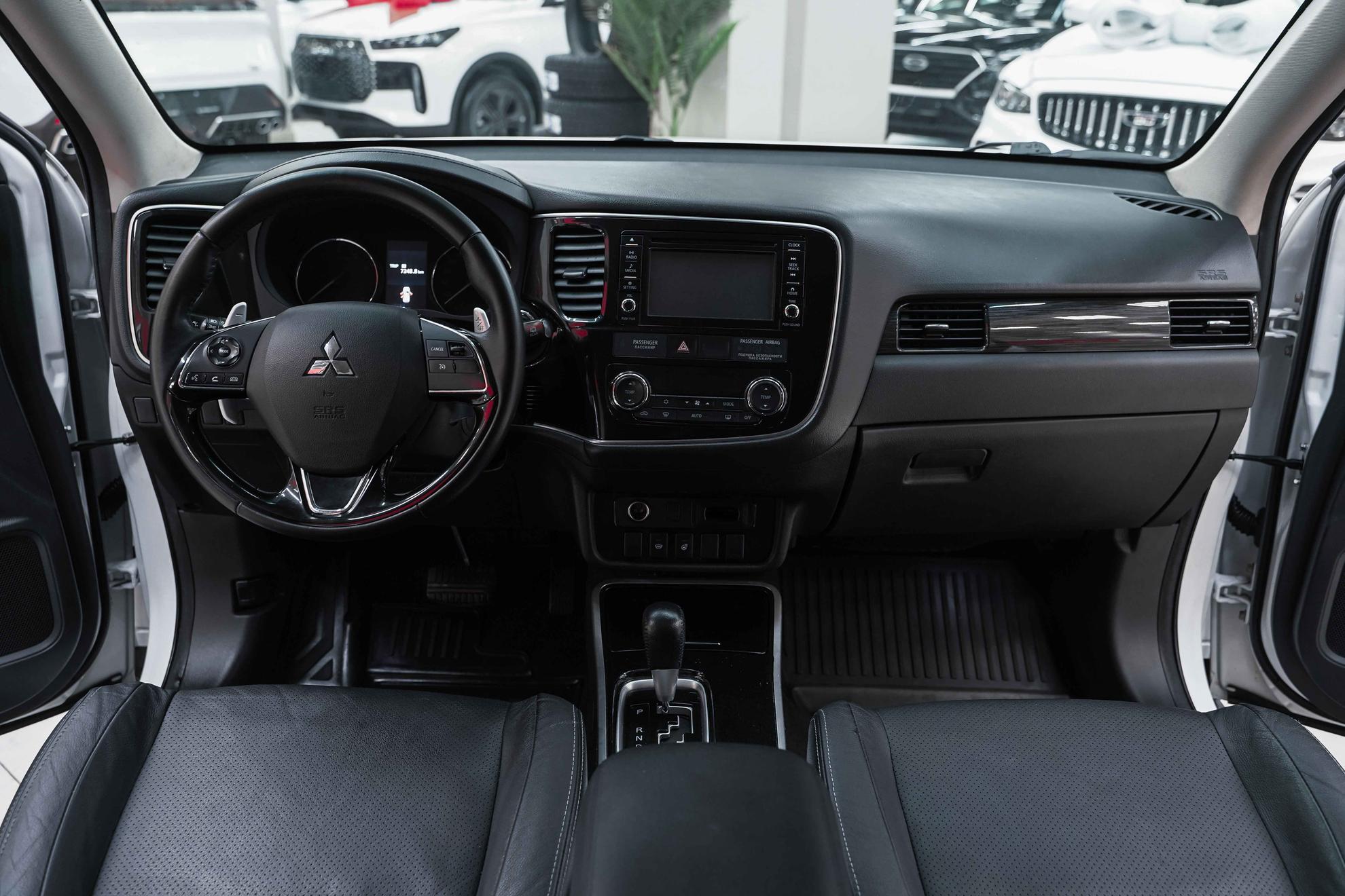 Mitsubishi Outlander 2017, белый, ДЦ Орехово