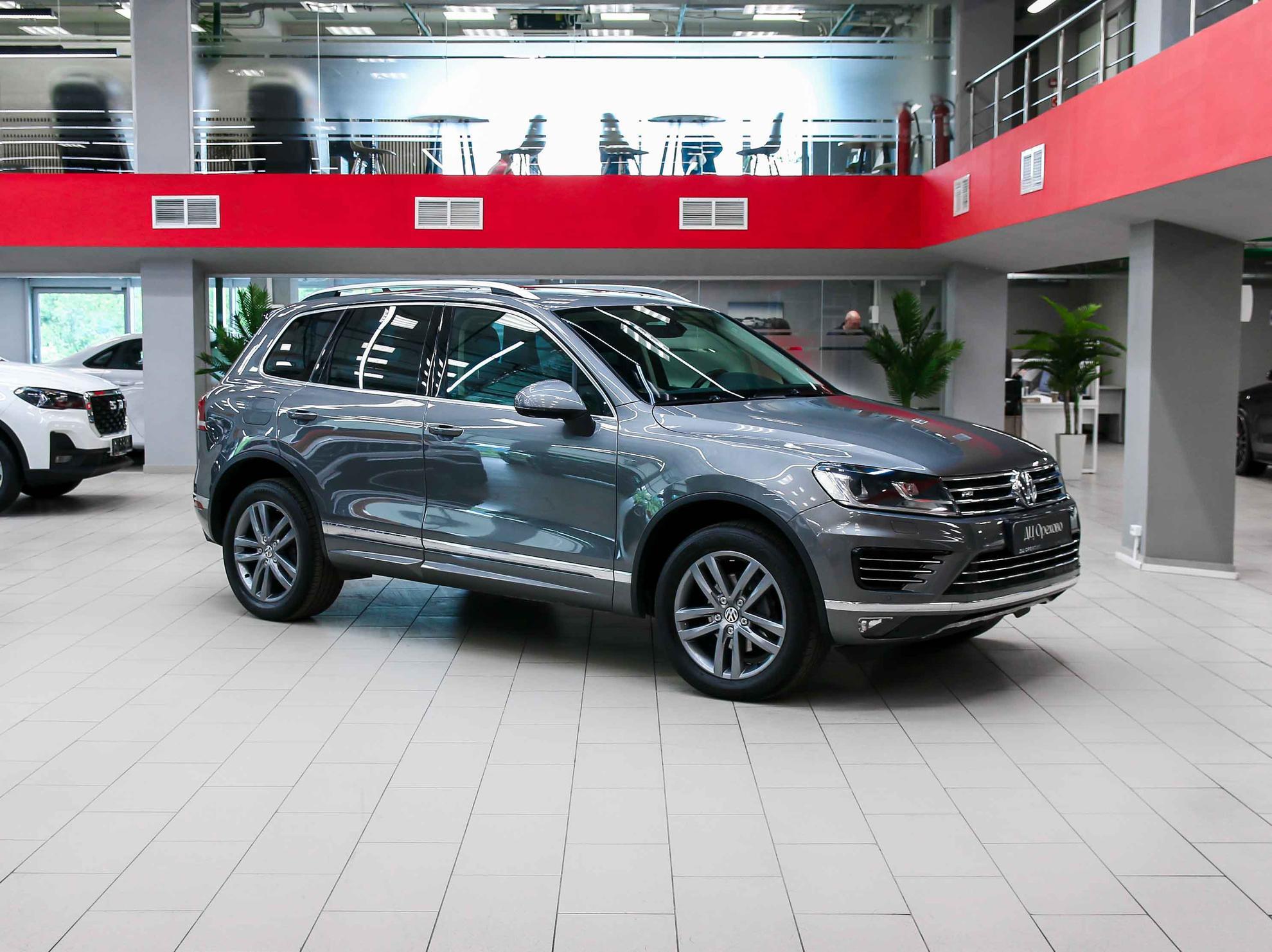 Volkswagen Touareg 2017, серый, ДЦ Орехово