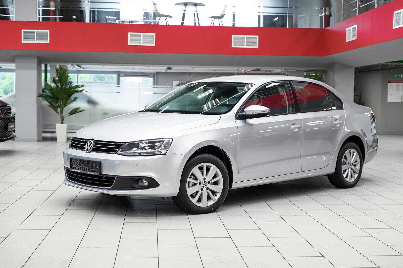 Volkswagen Jetta 2013, серебряный, ДЦ Орехово