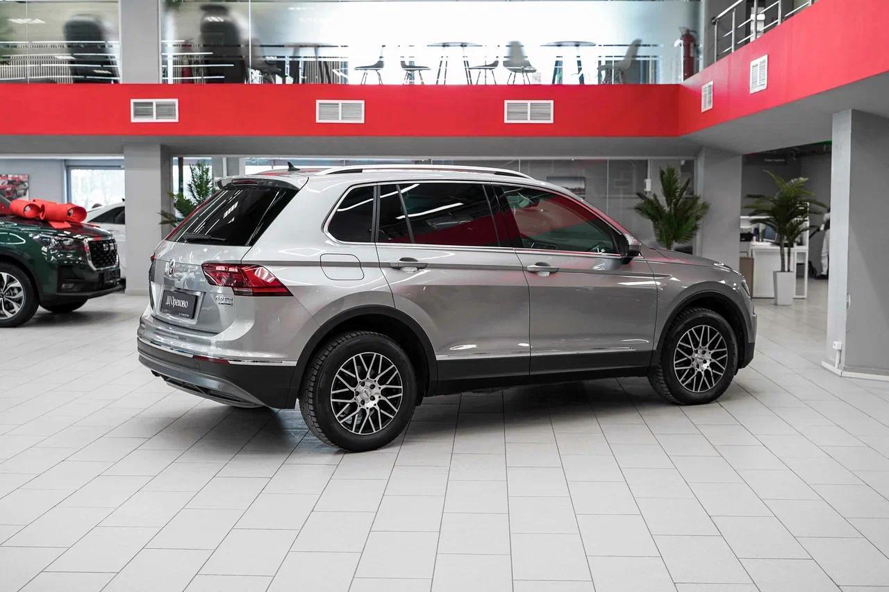 Volkswagen Tiguan 2017, серебряный, ДЦ Орехово
