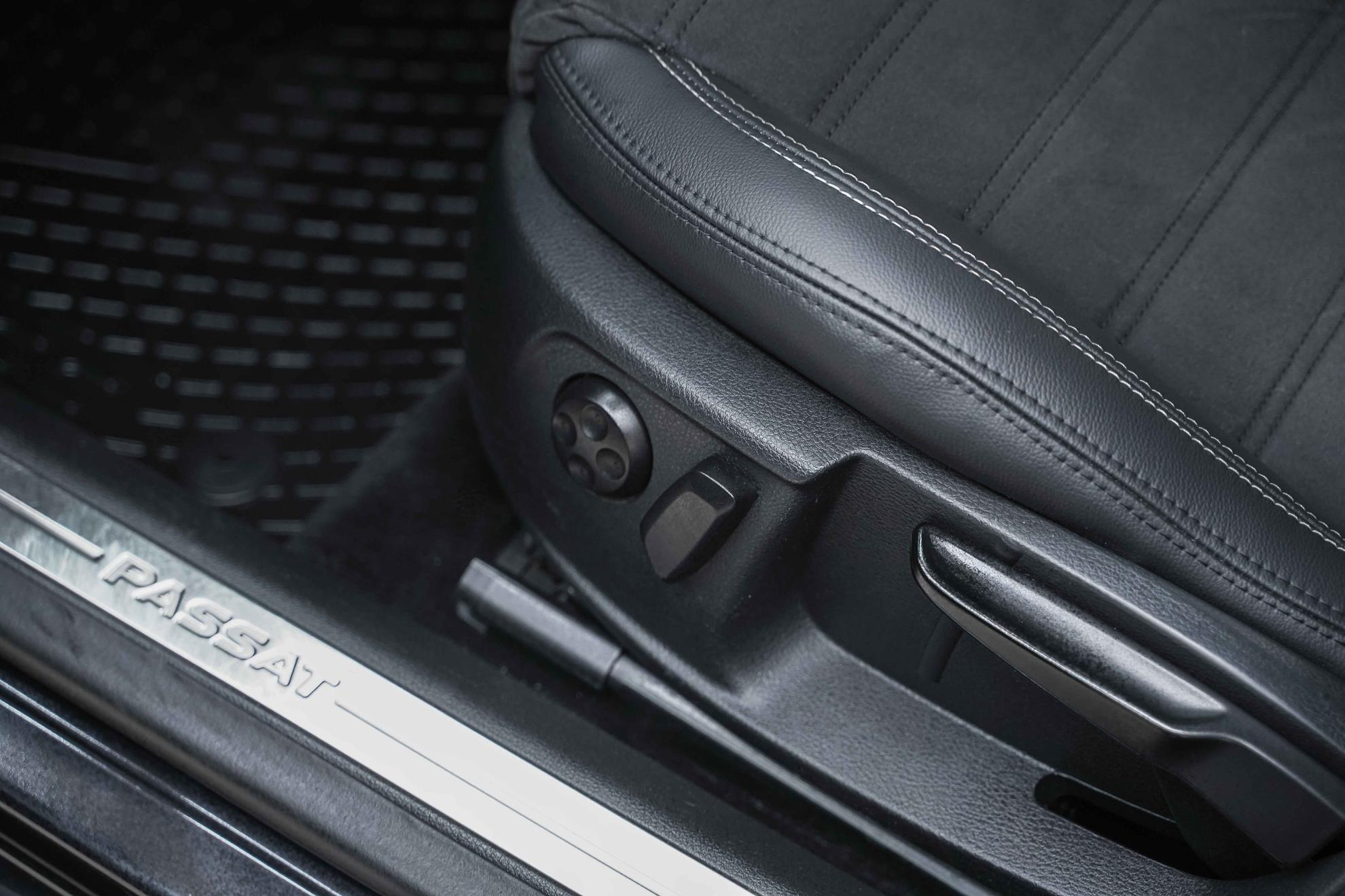 Volkswagen Passat CC 2012, черный, ДЦ Орехово