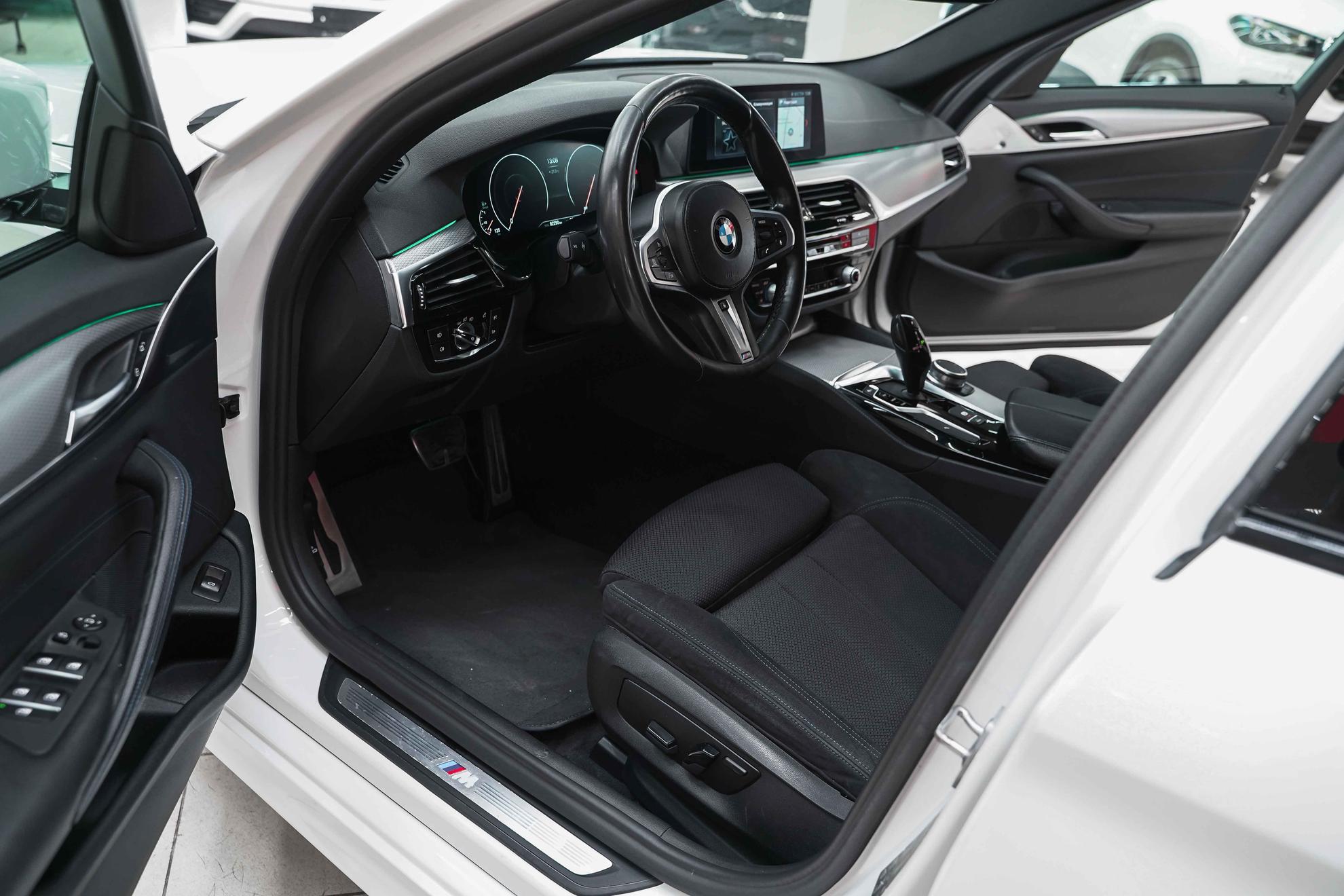 BMW 5 серии 2018, белый, ДЦ Орехово