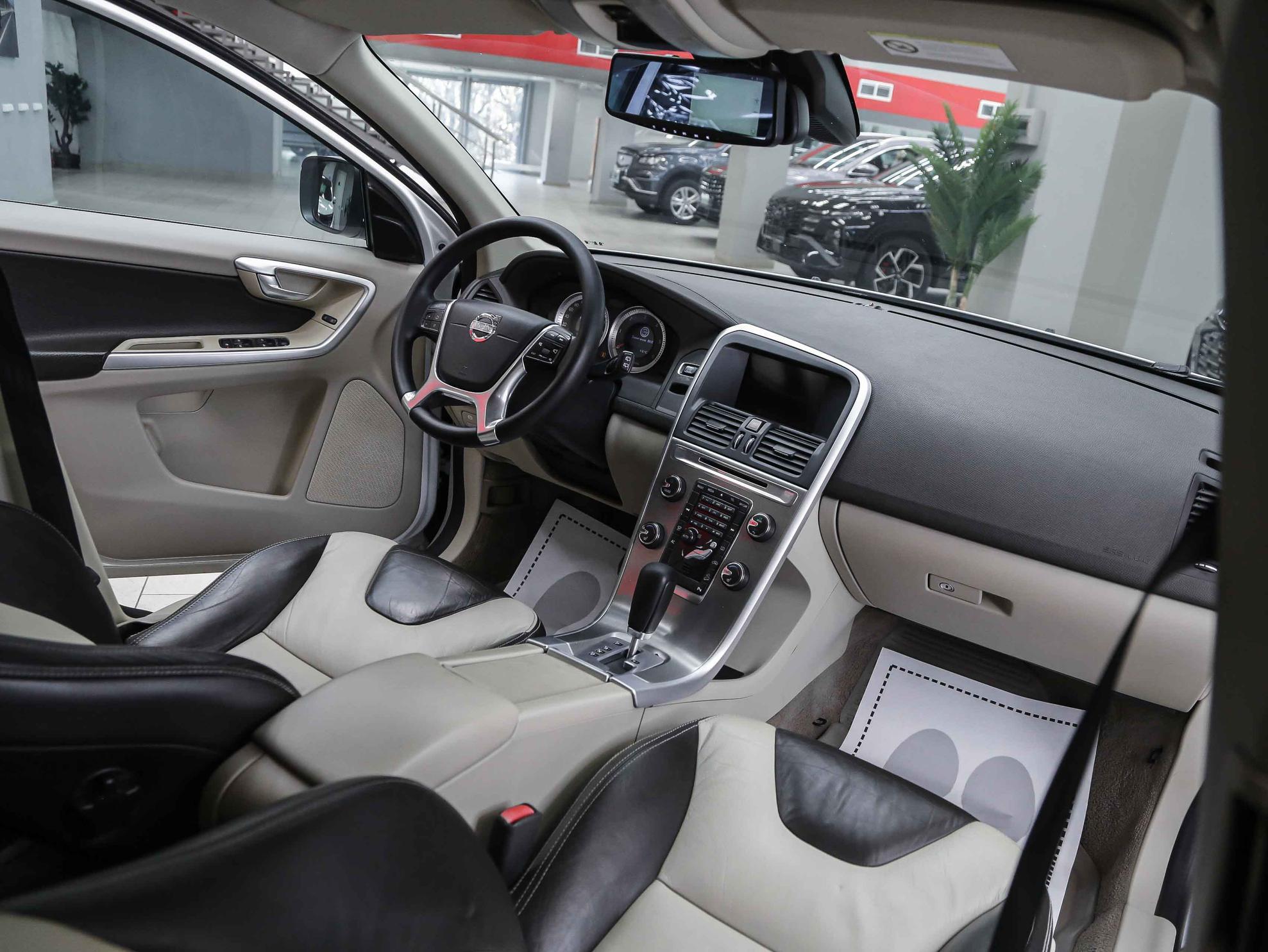 Volvo XC60 2011, белый, ДЦ Орехово