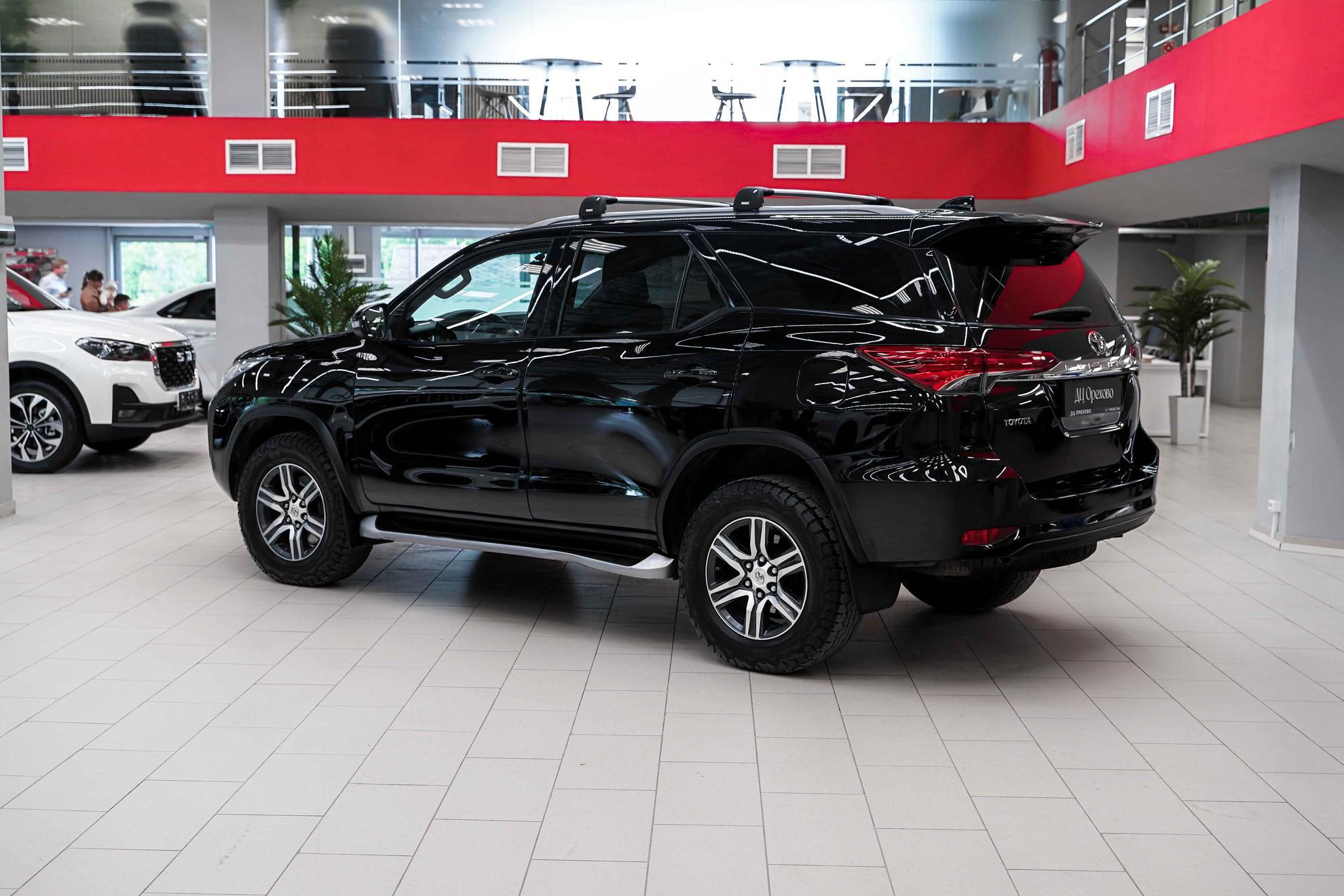 Toyota Fortuner 2018, черный, ДЦ Орехово