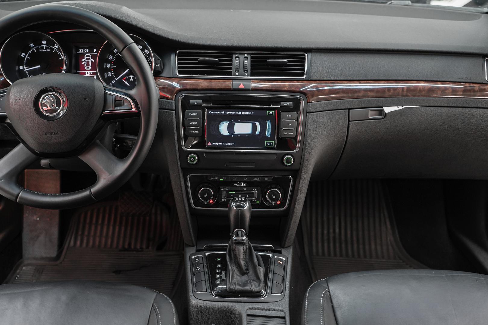 Skoda Superb 2014, черный, ДЦ Орехово
