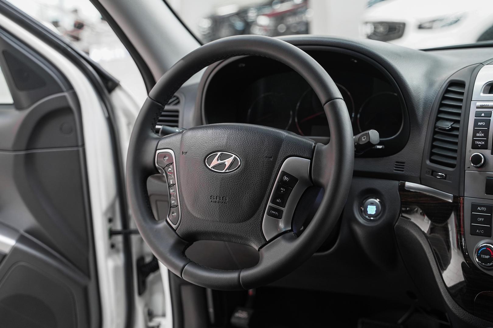 Hyundai Santa Fe 2012, белый, ДЦ Орехово