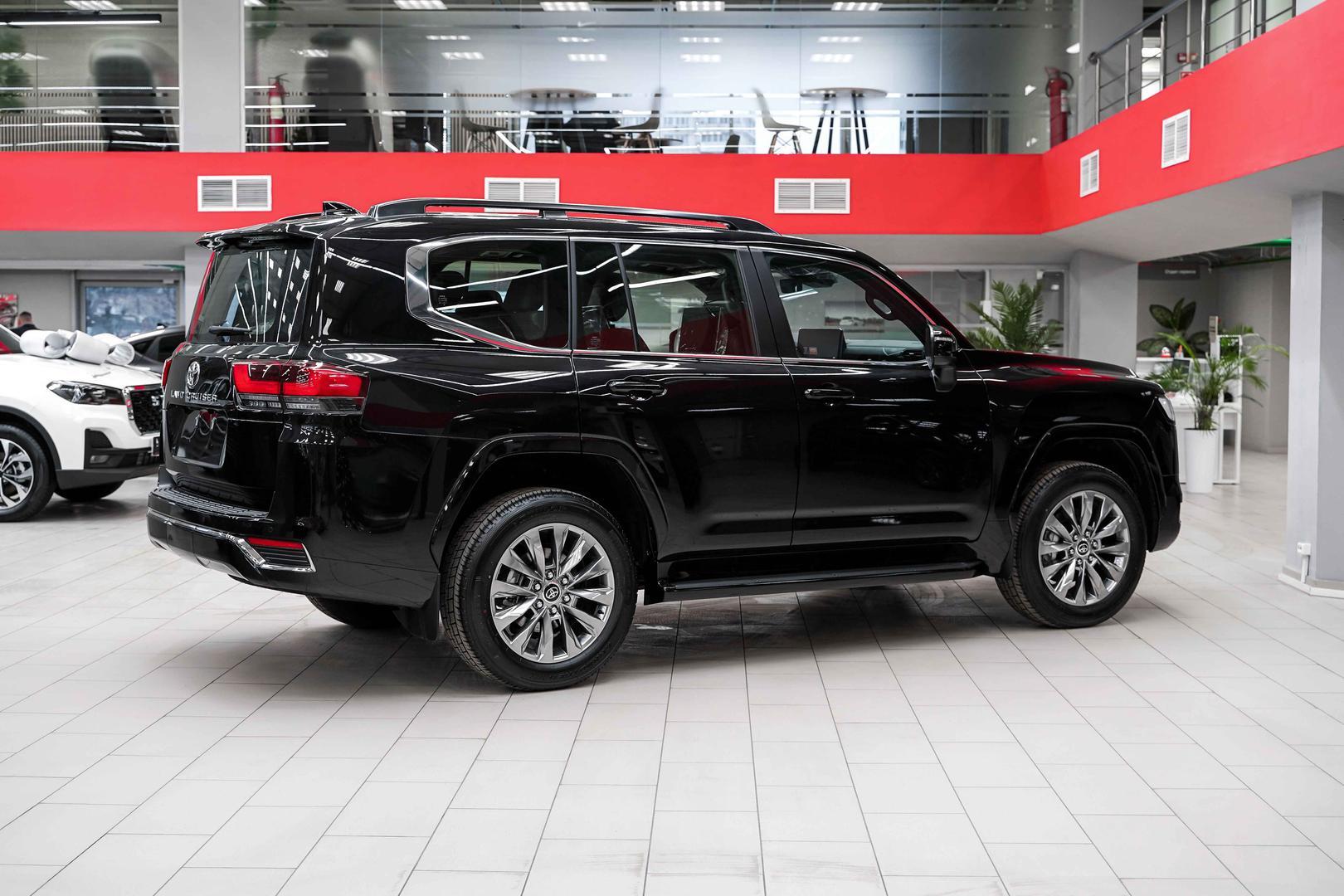 Toyota Land Cruiser 2025, черный, ДЦ Орехово