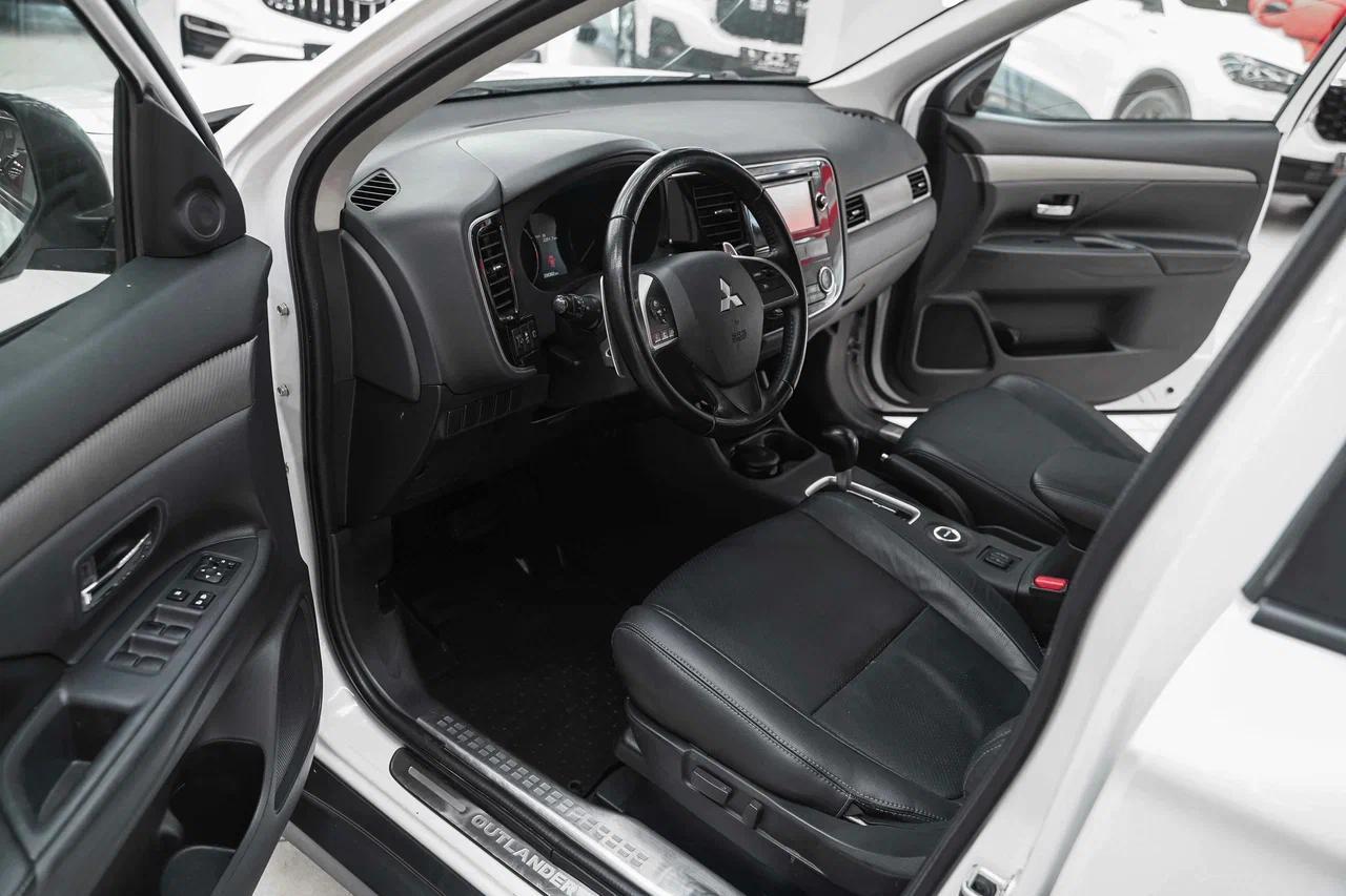 Mitsubishi Outlander 2012, белый, ДЦ Орехово