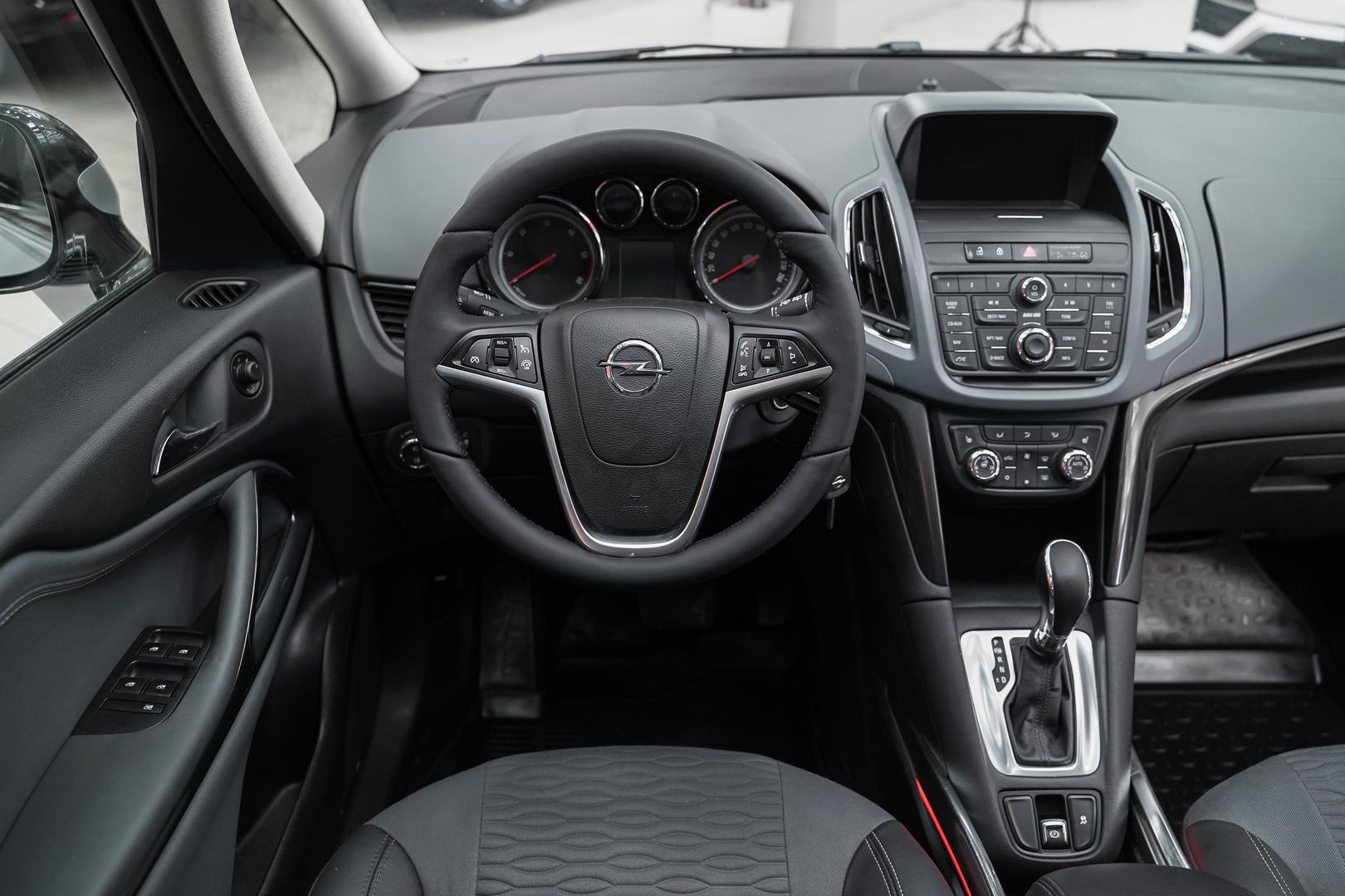 Opel Zafira 2013, белый, ДЦ Орехово