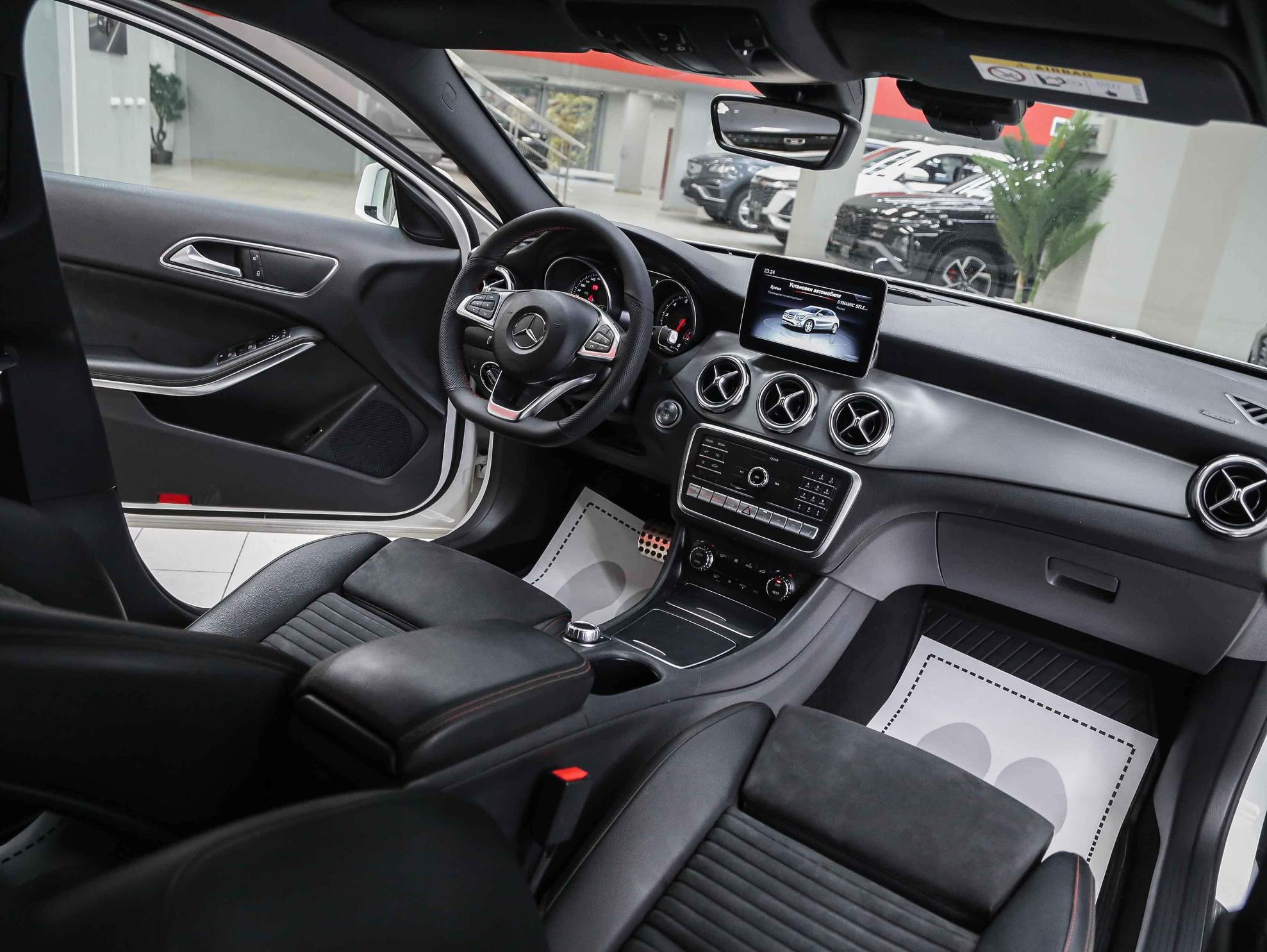 Mercedes-Benz GLA 2018, белый, ДЦ Орехово