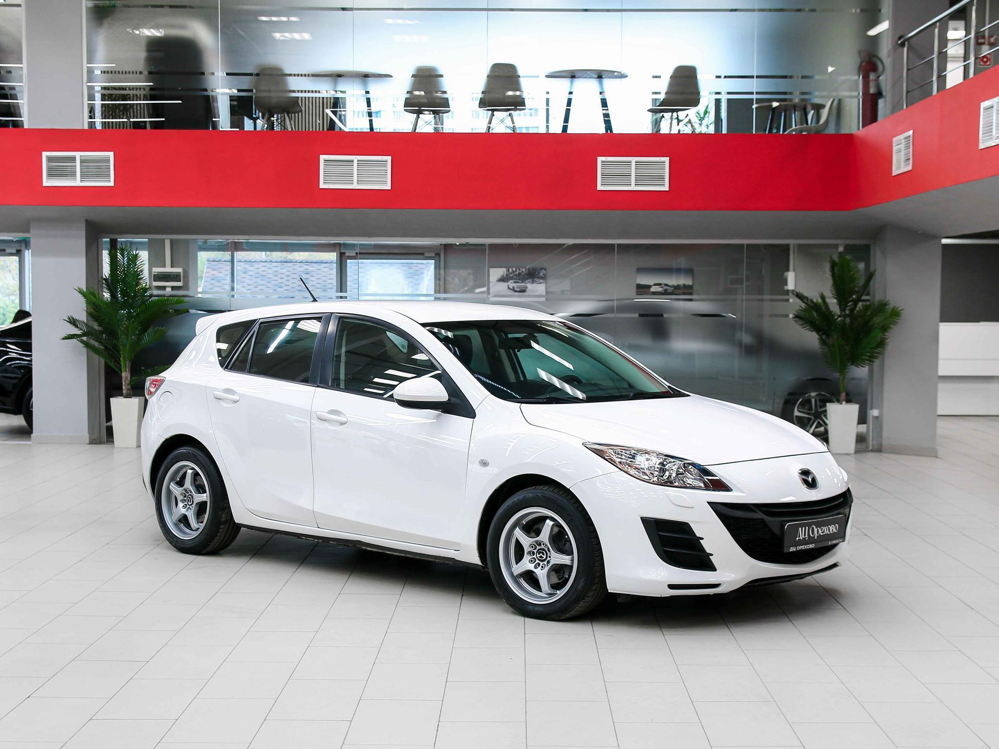 Mazda 3 2010, белый, ДЦ Орехово