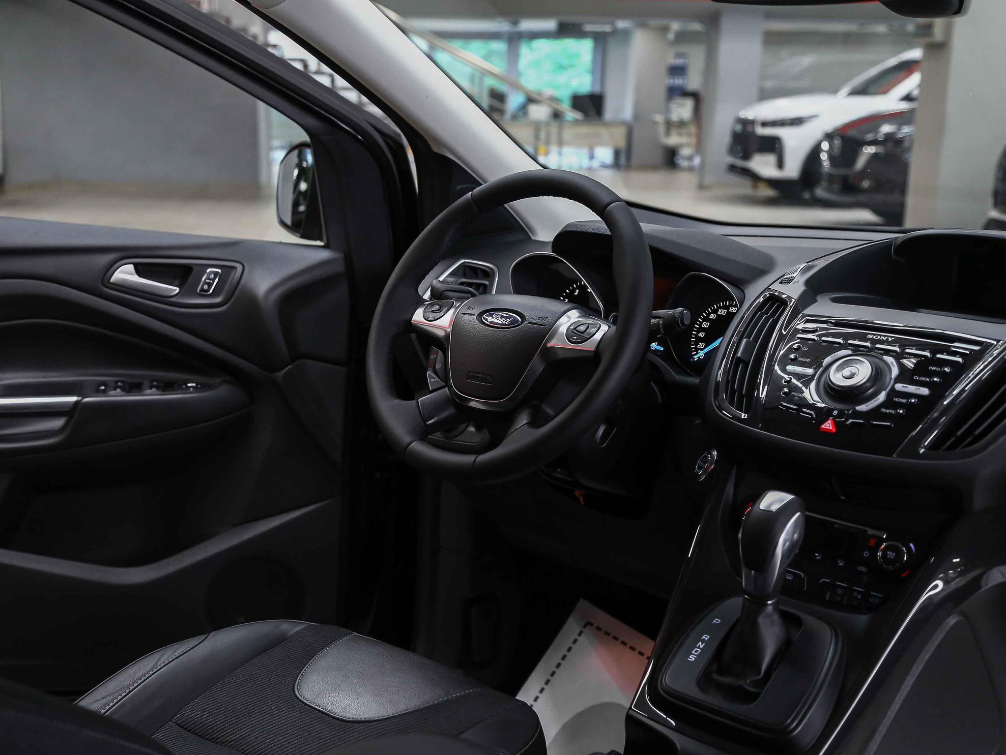 Ford Kuga 2013, черный, ДЦ Орехово
