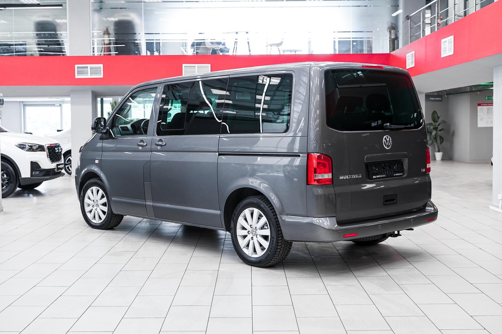 Volkswagen Multivan 2011, серый, ДЦ Орехово