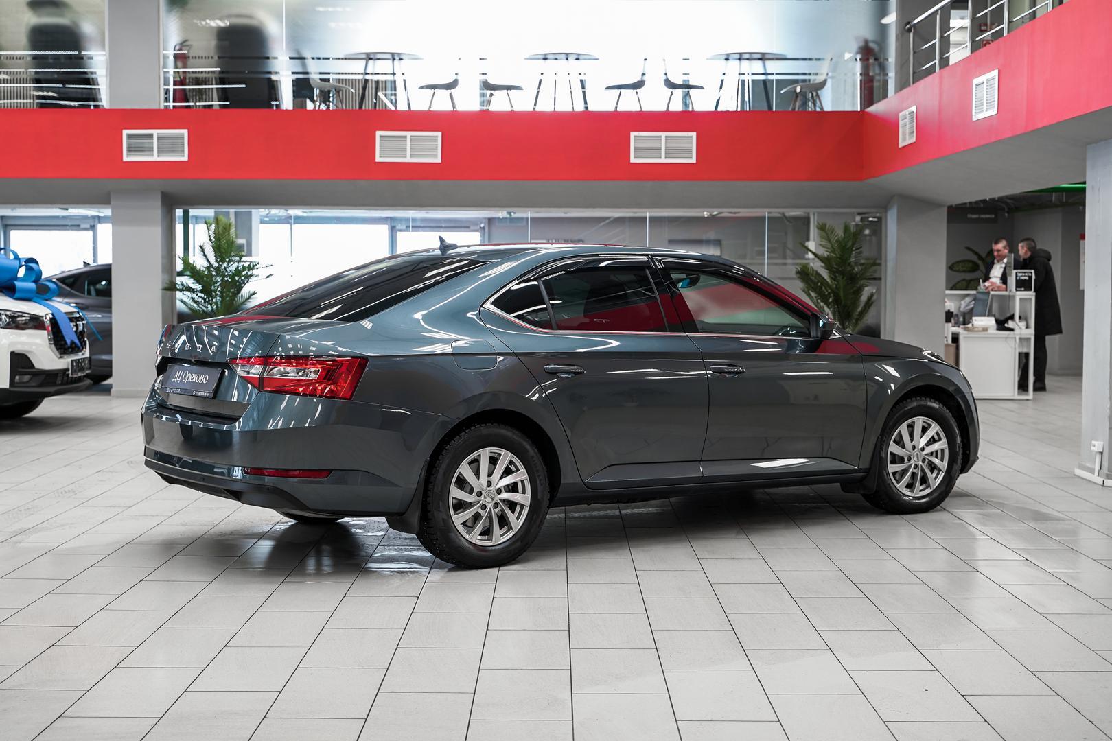 Skoda Superb 2021, серый, ДЦ Орехово