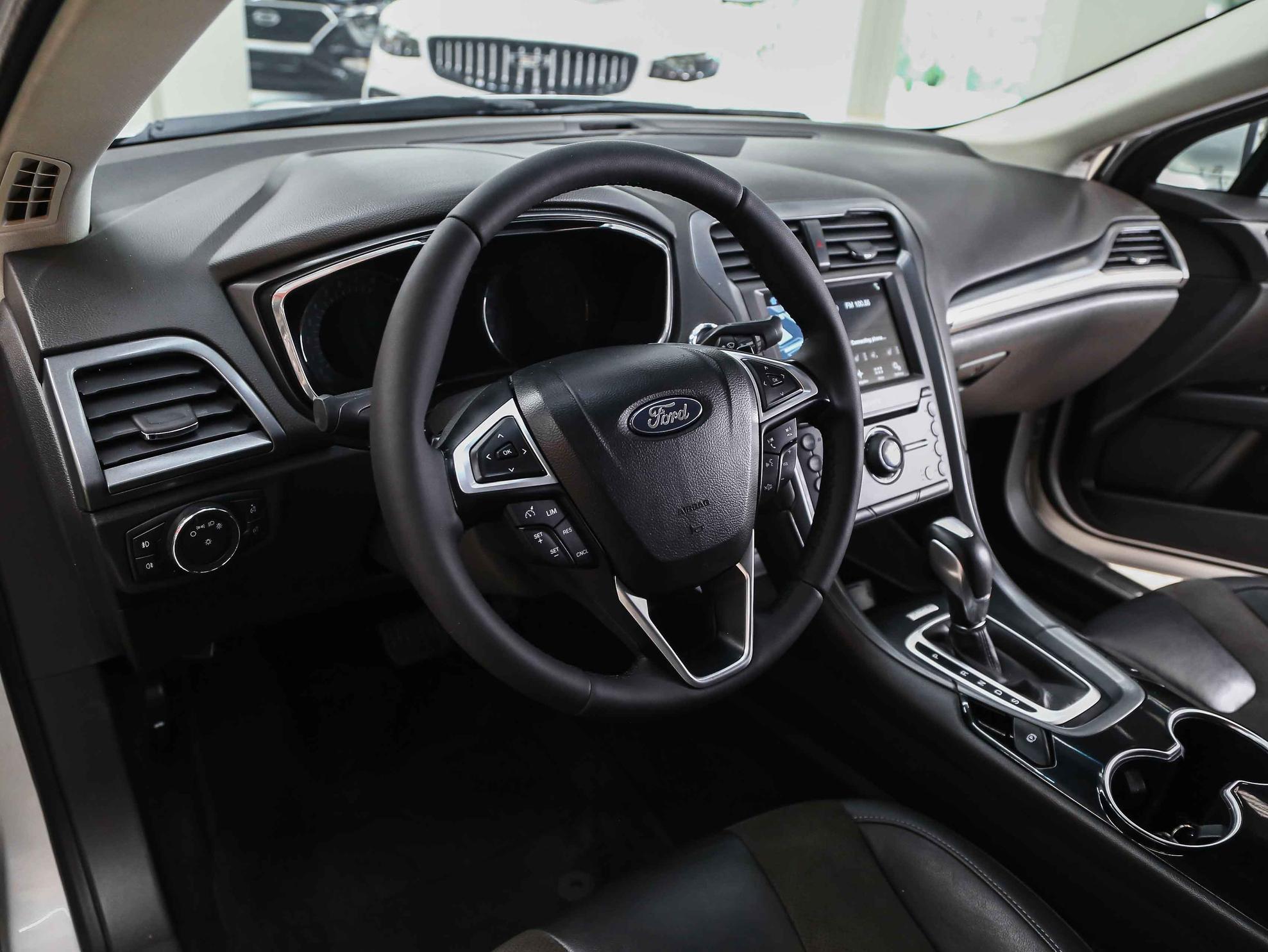 Ford Mondeo 2016, серебряный, ДЦ Орехово