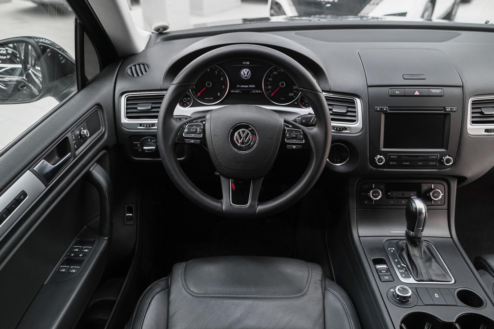 Volkswagen Touareg 2012, черный, ДЦ Орехово