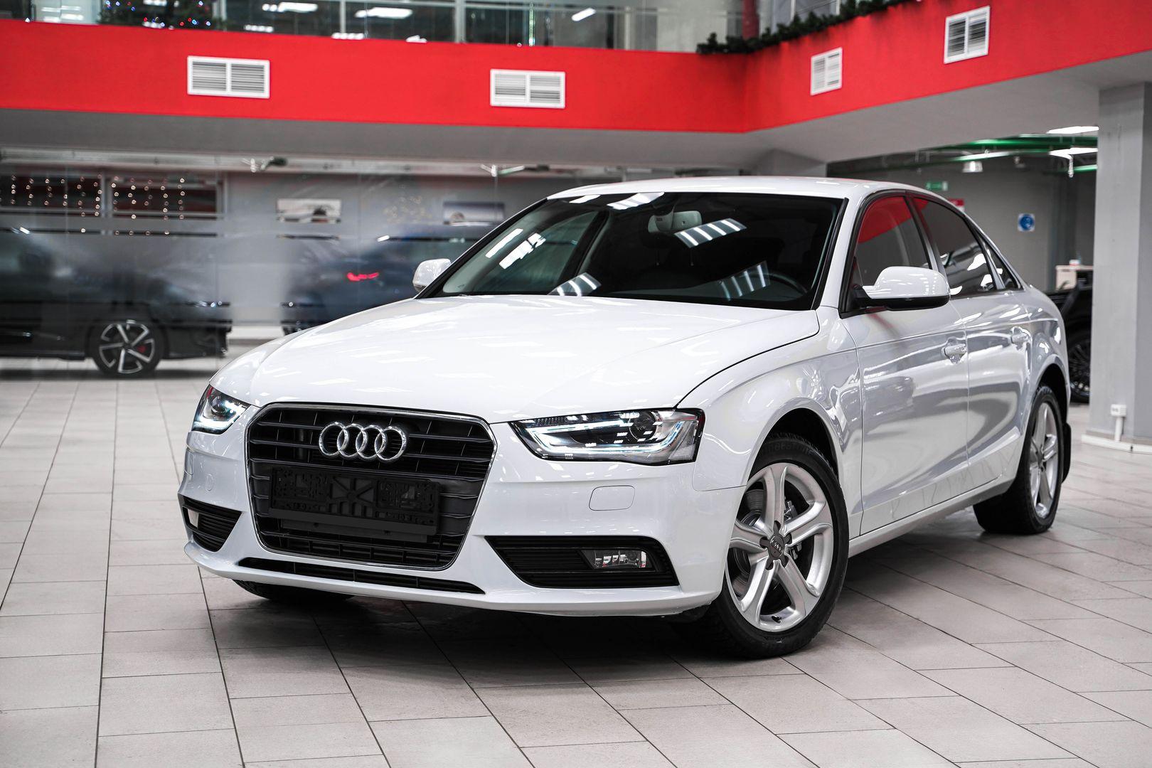 Audi A4 2015, белый, ДЦ Орехово
