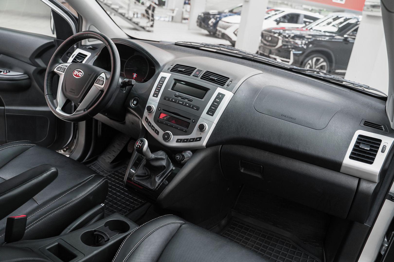 BYD S6 2013, серебряный, ДЦ Орехово