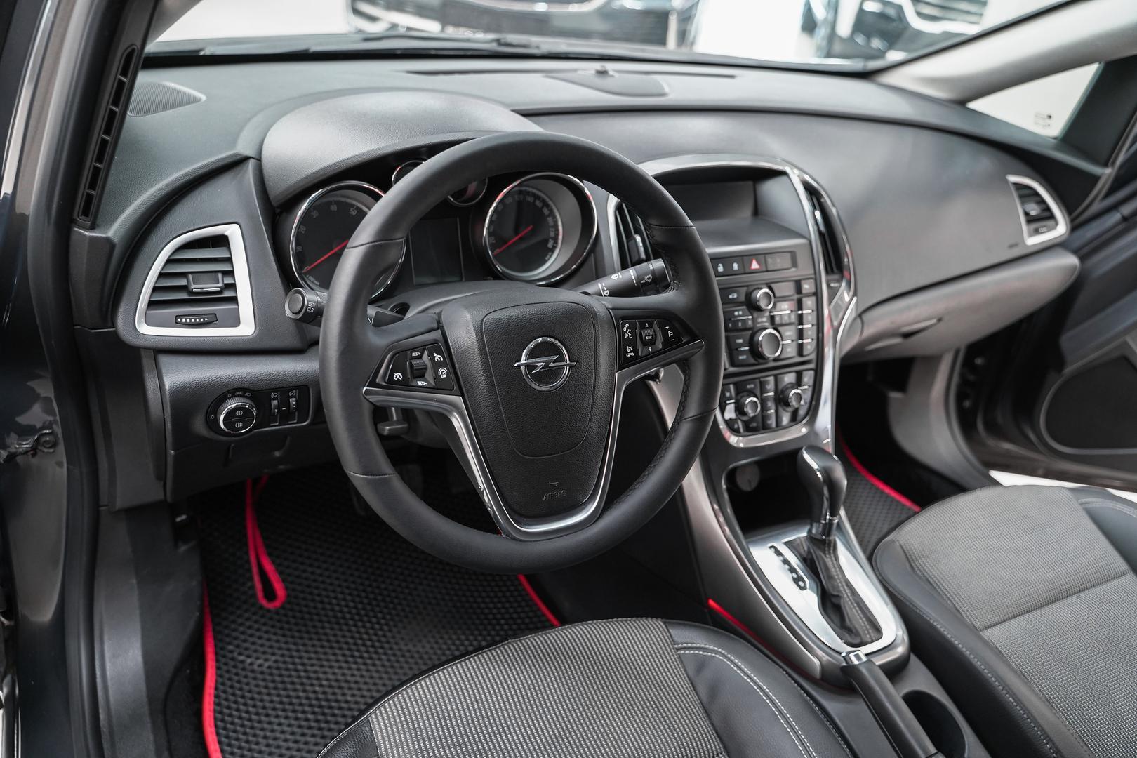 Opel Astra 2012, серый, ДЦ Орехово