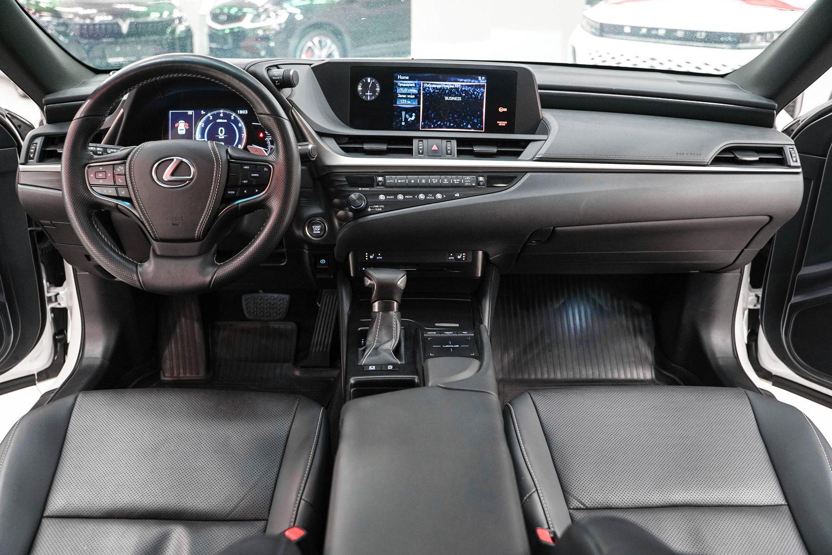 Lexus ES 2019, белый, ДЦ Орехово