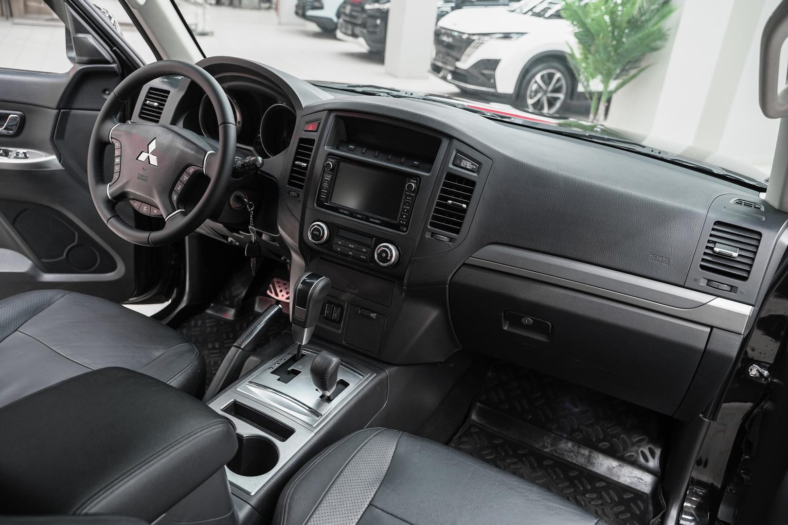Mitsubishi Pajero 2012, черный, ДЦ Орехово
