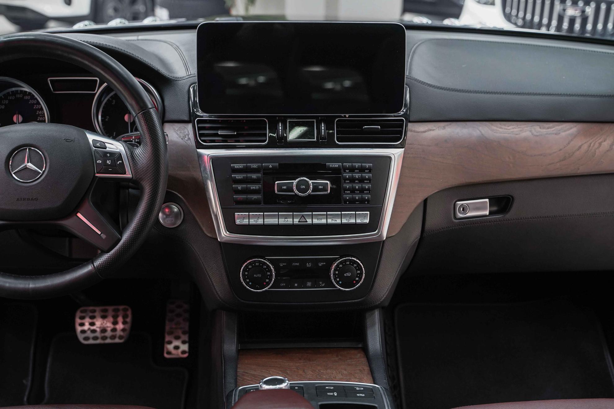 Mercedes-Benz GL-Класс 2015, черный, ДЦ Орехово