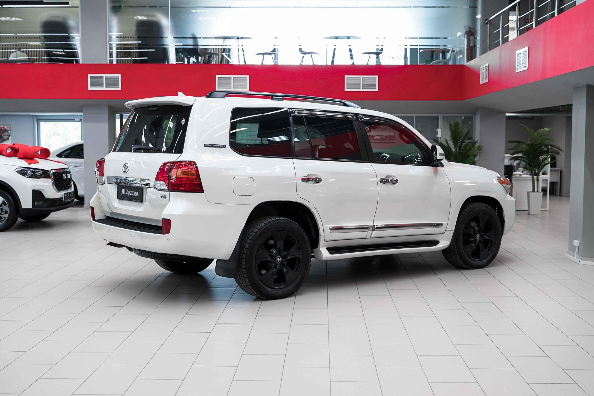 Toyota Land Cruiser 2014, белый, ДЦ Орехово