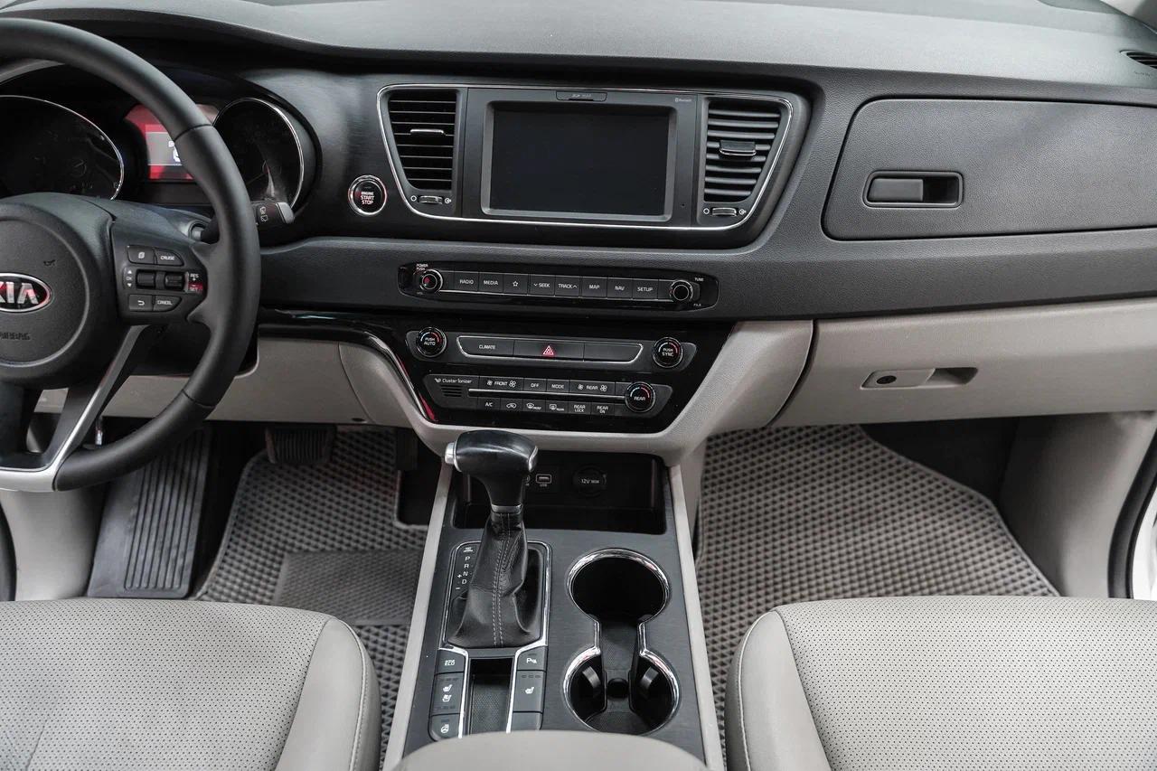 Kia Carnival 2018, белый, ДЦ Орехово