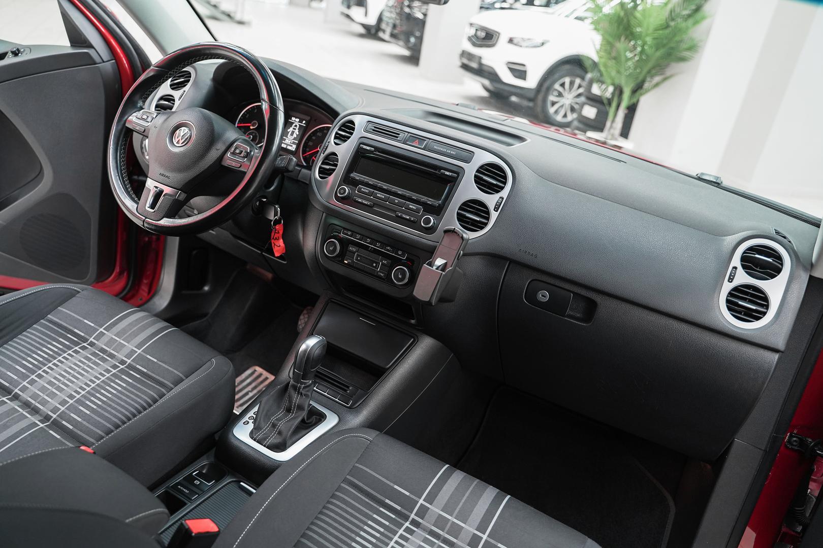 Volkswagen Tiguan 2015, красный, ДЦ Орехово