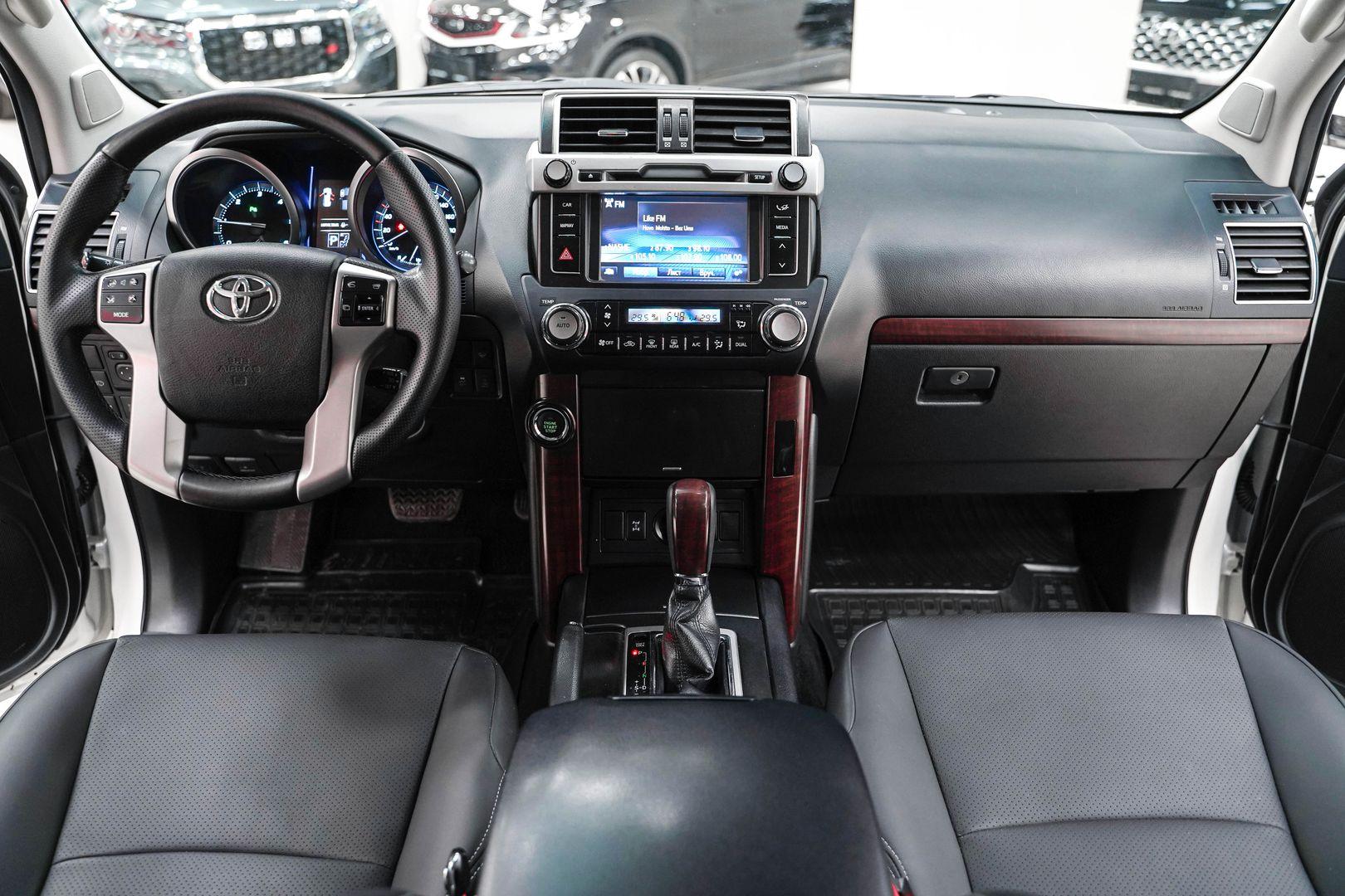 Toyota Land Cruiser Prado 2016, белый, ДЦ Орехово