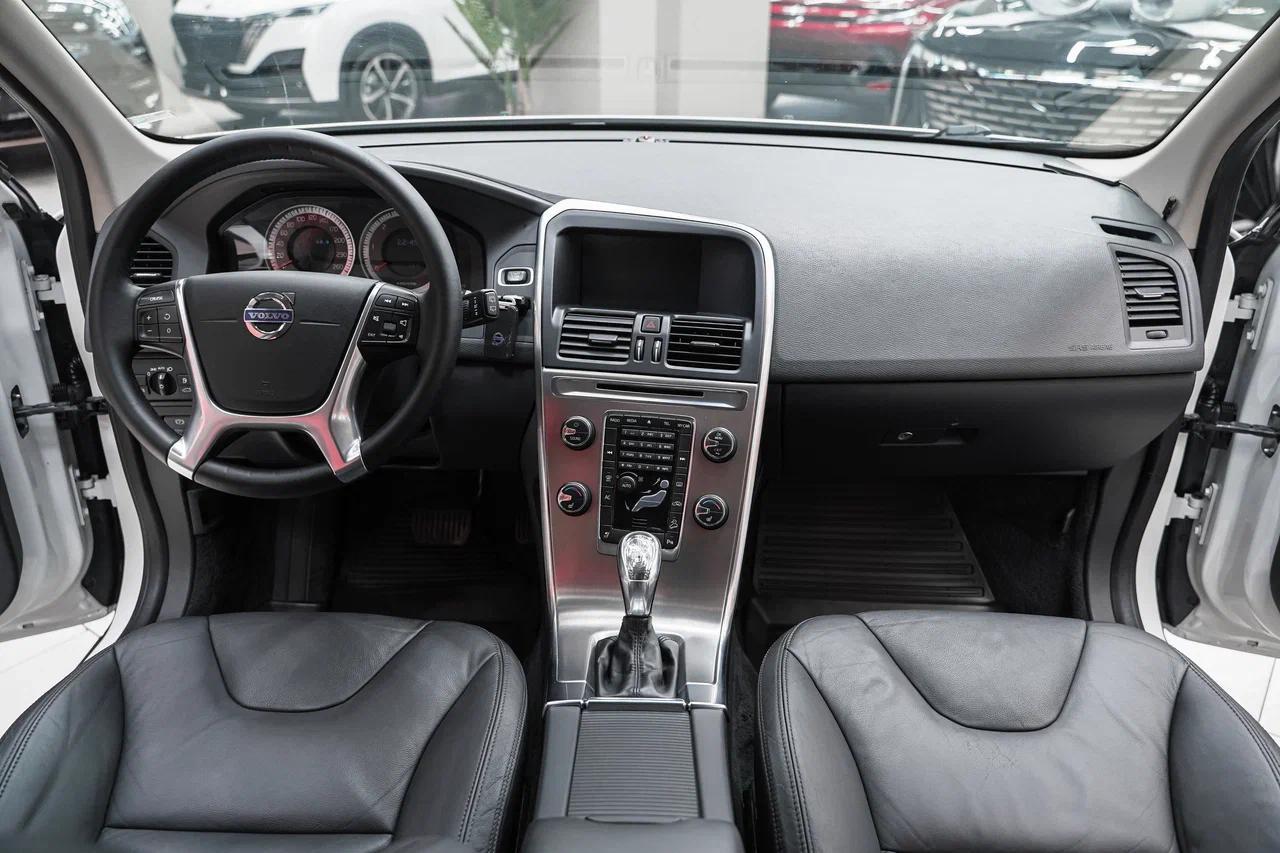 Volvo XC60 2012, белый, ДЦ Орехово