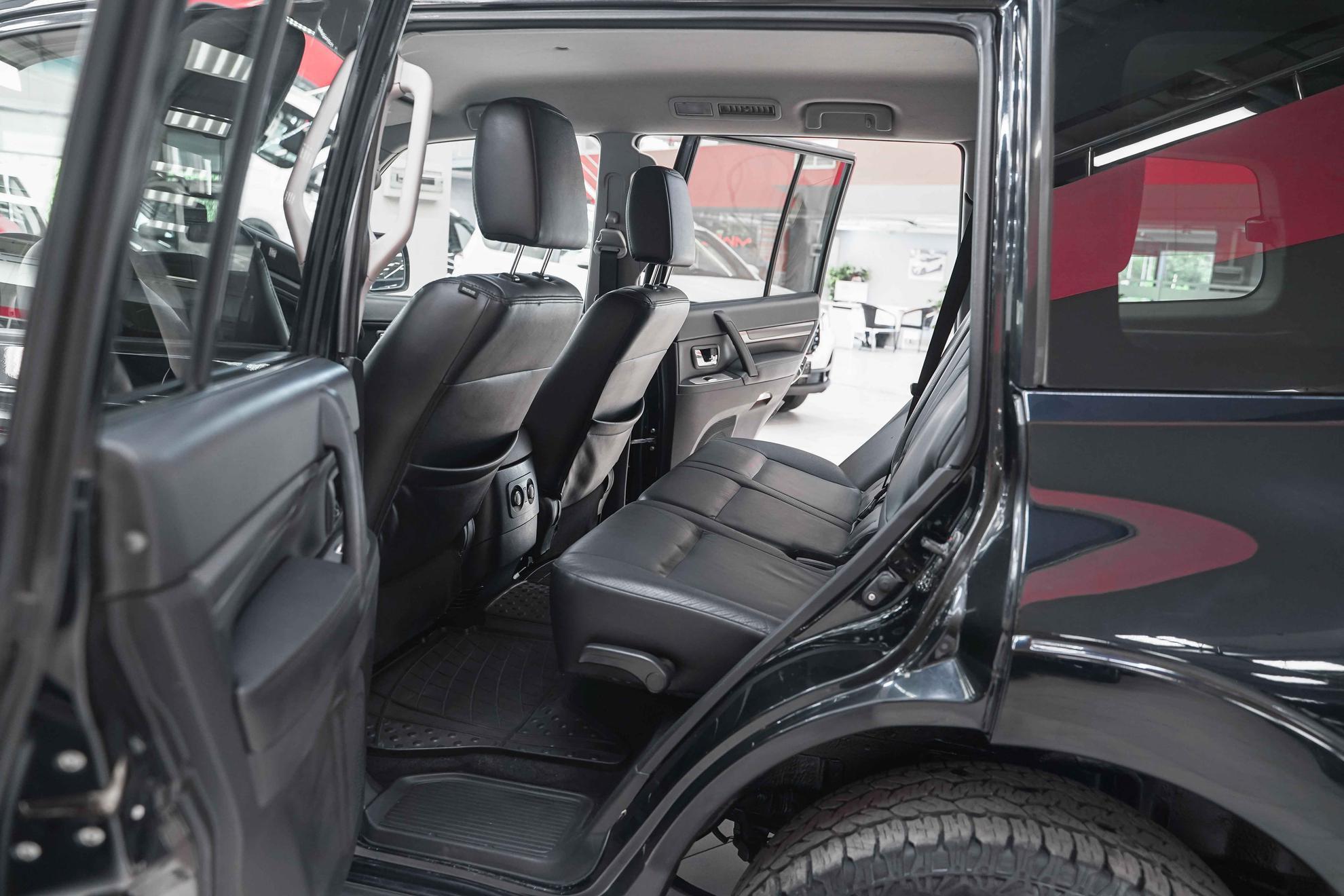Mitsubishi Pajero 2010, черный, ДЦ Орехово