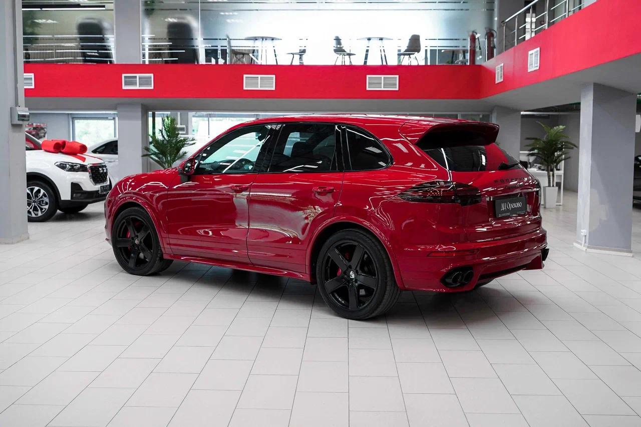 Porsche Cayenne 2016, красный, ДЦ Орехово