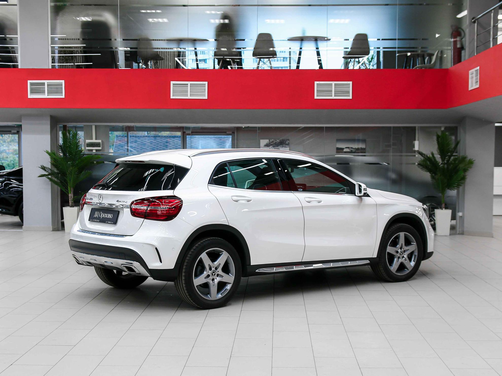 Mercedes-Benz GLA 2018, белый, ДЦ Орехово
