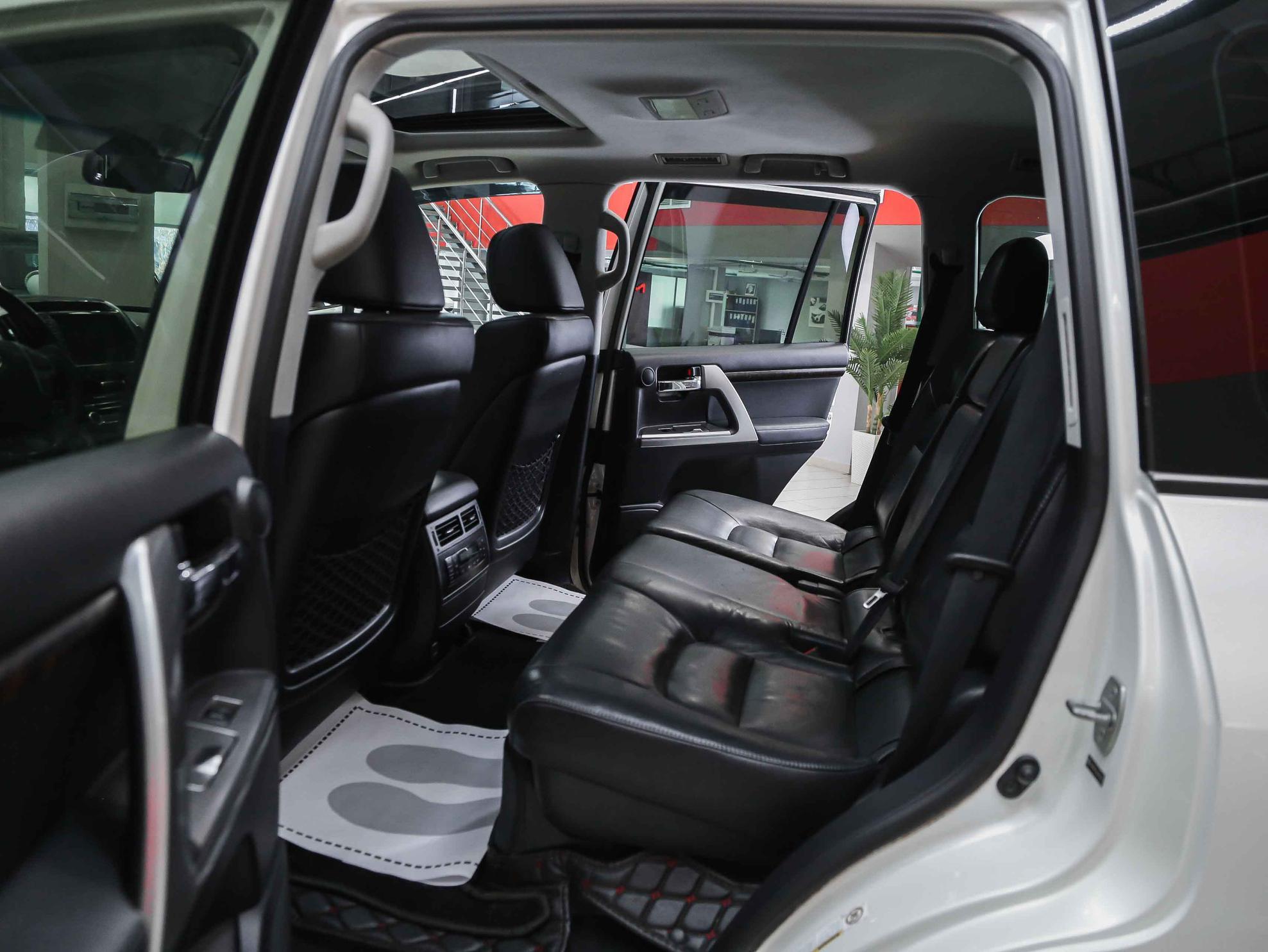 Toyota Land Cruiser 2013, белый, ДЦ Орехово