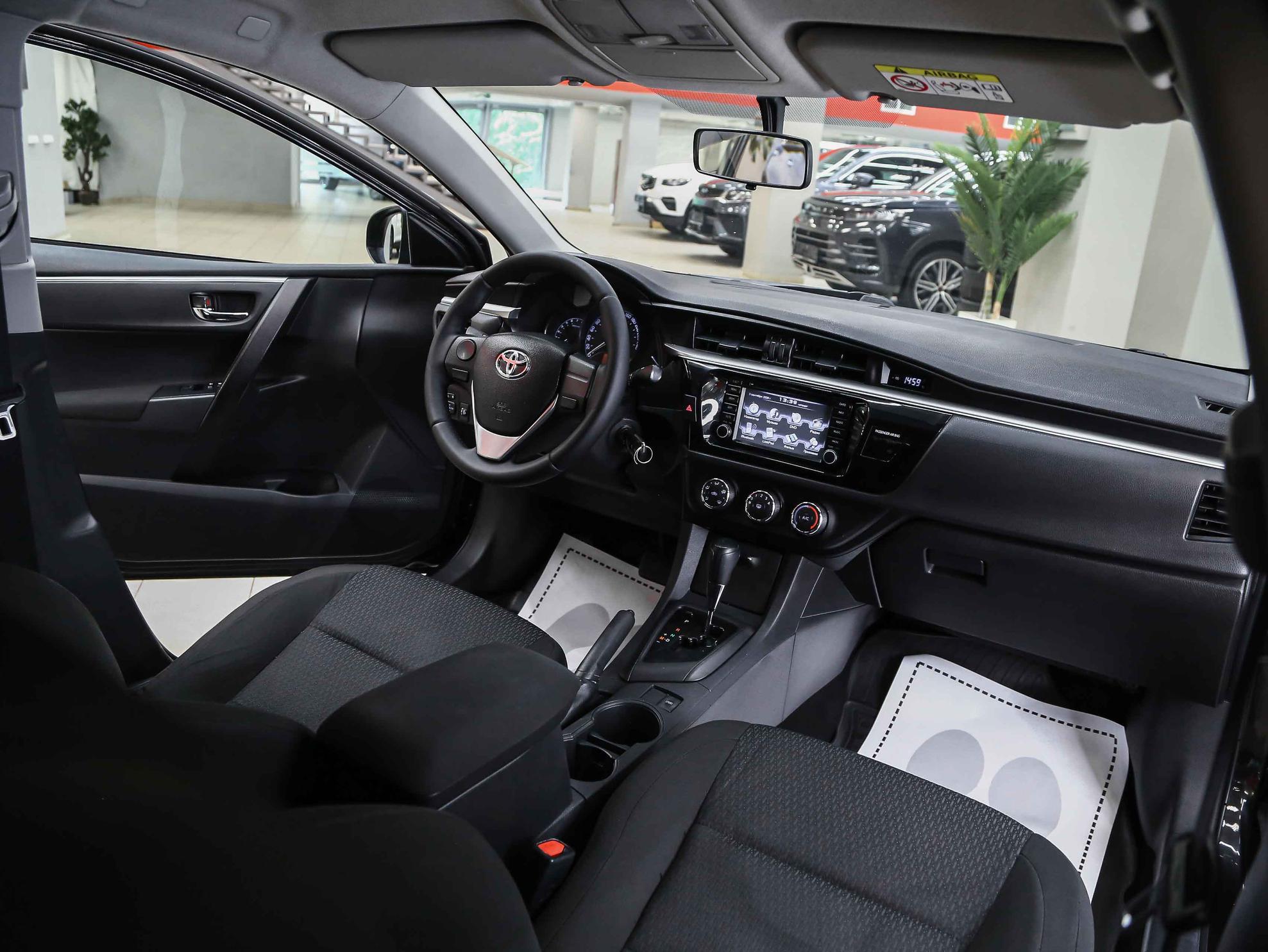 Toyota Corolla 2015, черный, ДЦ Орехово