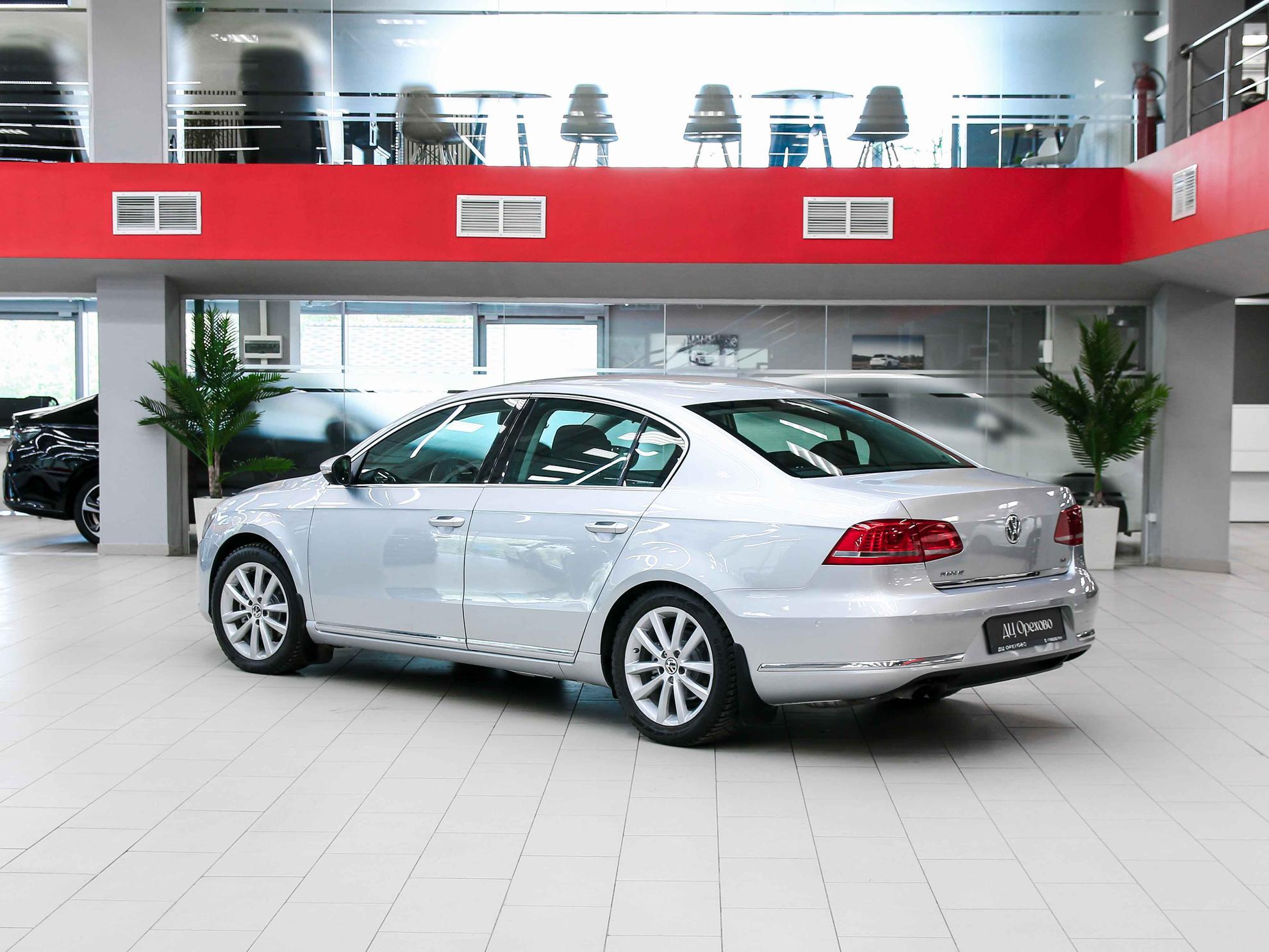 Volkswagen Passat 2011, серебряный, ДЦ Орехово