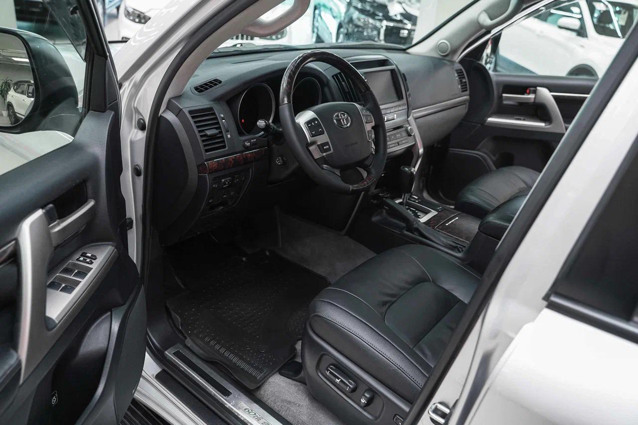 Toyota Land Cruiser 2011, серебряный, ДЦ Орехово